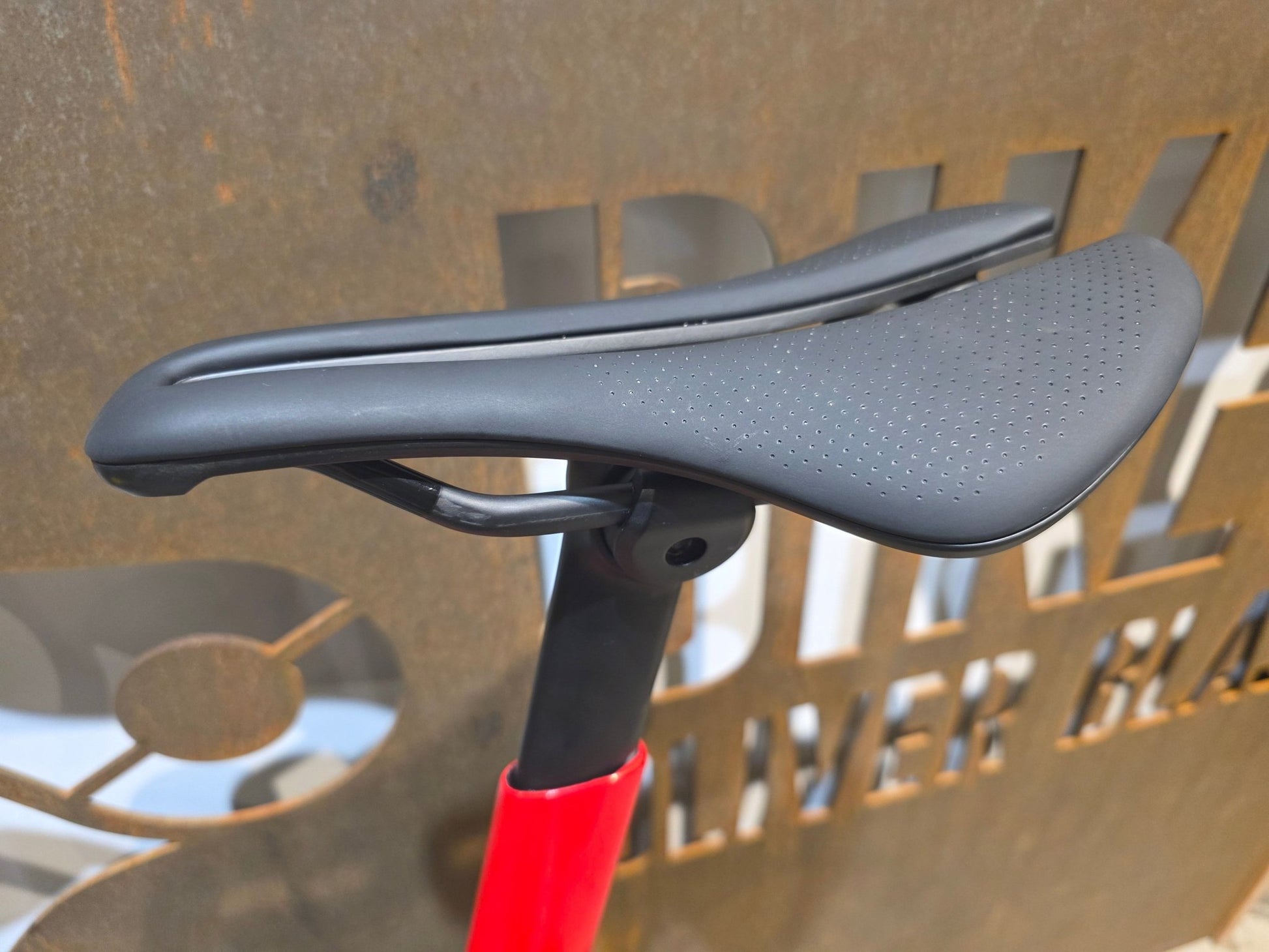 Rennrad von Trek, TREK MADONE SLR 7 AXS MY 2026 / TEAM REPLICA / XL vor USEDBIKES - OB.DE Hintergrund