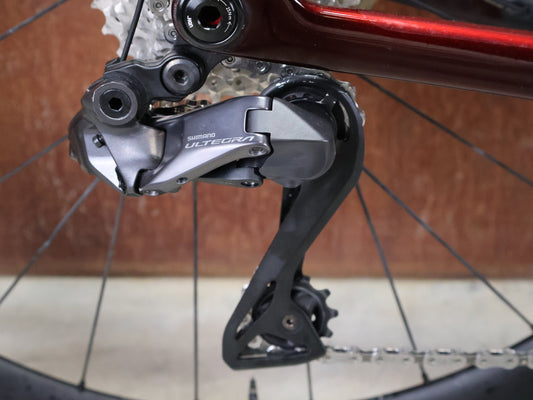 Rennrad von Trek, TREK MADONE SLR 7 GEN 8 / CARBON RED SMOKE / M/L vor USEDBIKES - OB.DE Hintergrund