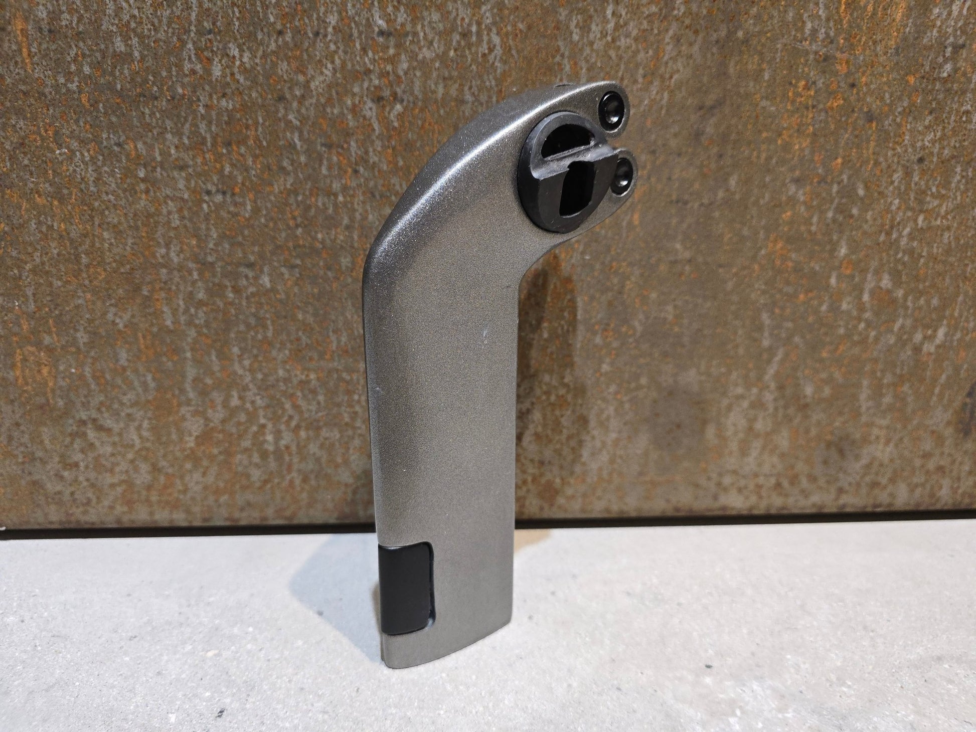 Sattelstütze von Bontrager, TREK MADONE SLR GEN 6 CARBON SITZTURMAUFSATZ SATTELSTÜTZE 160MM / SB 25MM in variant_title vor USEDBIKES - OB.DE Hintergrund