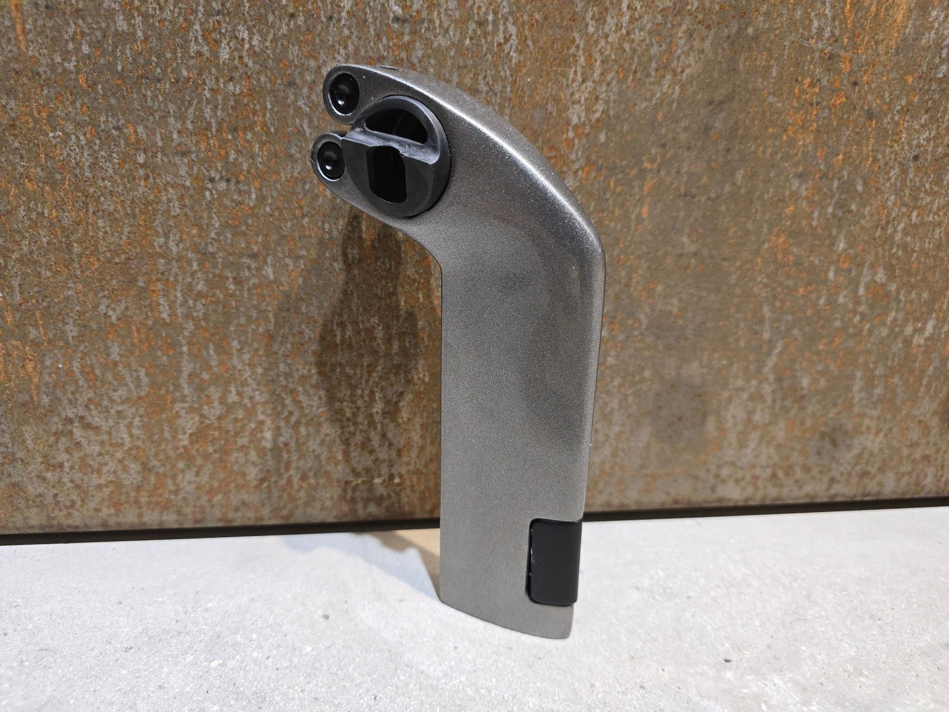 Sattelstütze von Bontrager, TREK MADONE SLR GEN 6 CARBON SITZTURMAUFSATZ SATTELSTÜTZE 160MM / SB 25MM in variant_title vor USEDBIKES - OB.DE Hintergrund