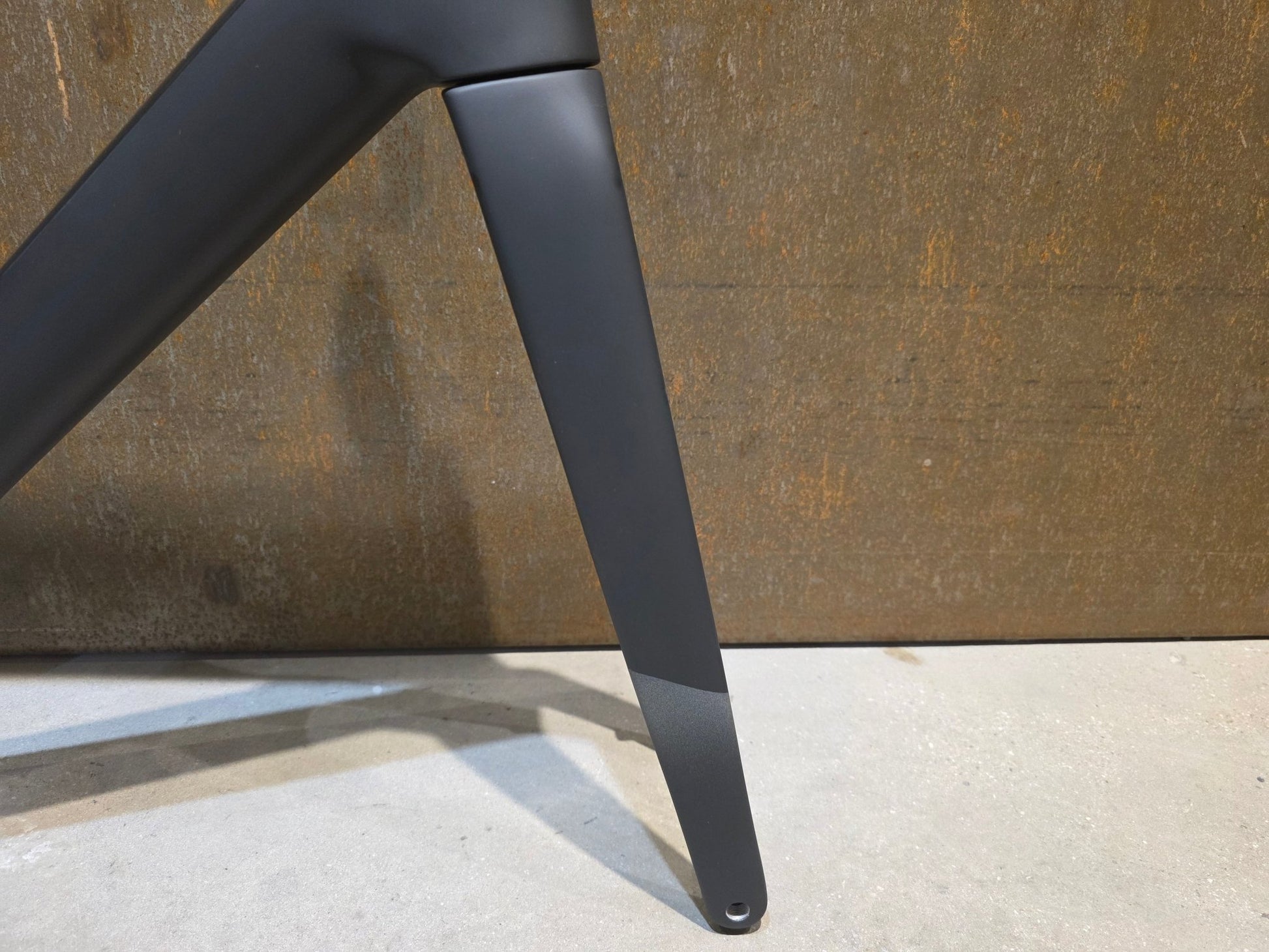 Rennradrahmen von Trek, TREK MADONE SLR GEN 8 RAHMENSET / DISC / CARBON SMOKE / L vor USEDBIKES - OB.DE Hintergrund