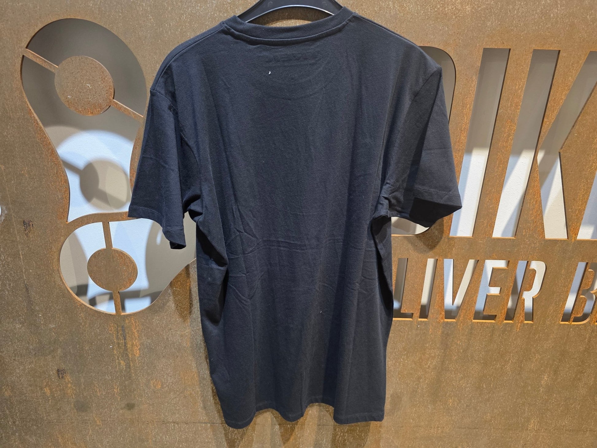 Freizeitbekleidung von Trek, TREK MONOCHROMATIC T - SHIRT / UNISEX vor USEDBIKES - OB.DE Hintergrund