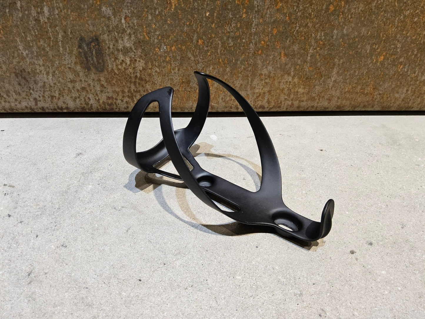Trinkflaschen und Halter von Trek, TREK PRO CARBON FLASCHENHALTER / BLACK MATT vor USEDBIKES - OB.DE Hintergrund