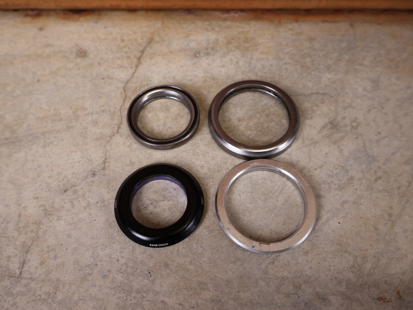 Mountainbikerahmen von Trek, TREK PROCALIBER C GEN 3 RAHMENSET / GRÖSSE M/L – TREK FACTORY RACING TEAM LACKIERUNG vor USEDBIKES - OB.DE Hintergrund