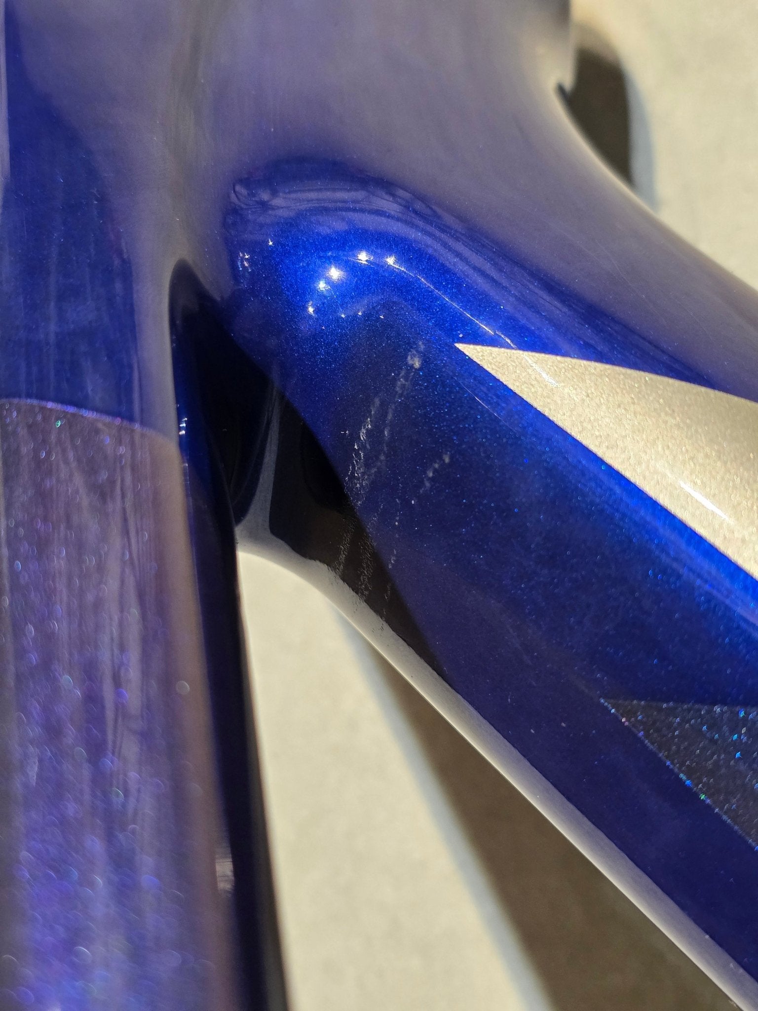 Mountainbikerahmen von Trek, TREK PROCALIBER CARBON FRAMESET GEN 3 / PURPLE FLIP / M in variant_title vor USEDBIKES - OB.DE Hintergrund