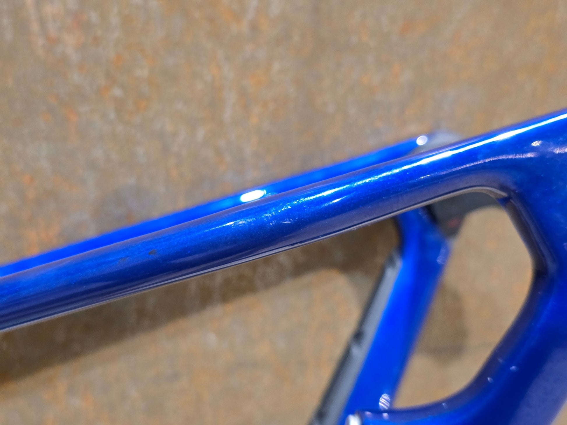 Mountainbikerahmen von Trek, TREK PROCALIBER CARBON FRAMESET GEN 3 / PURPLE FLIP / M in variant_title vor USEDBIKES - OB.DE Hintergrund