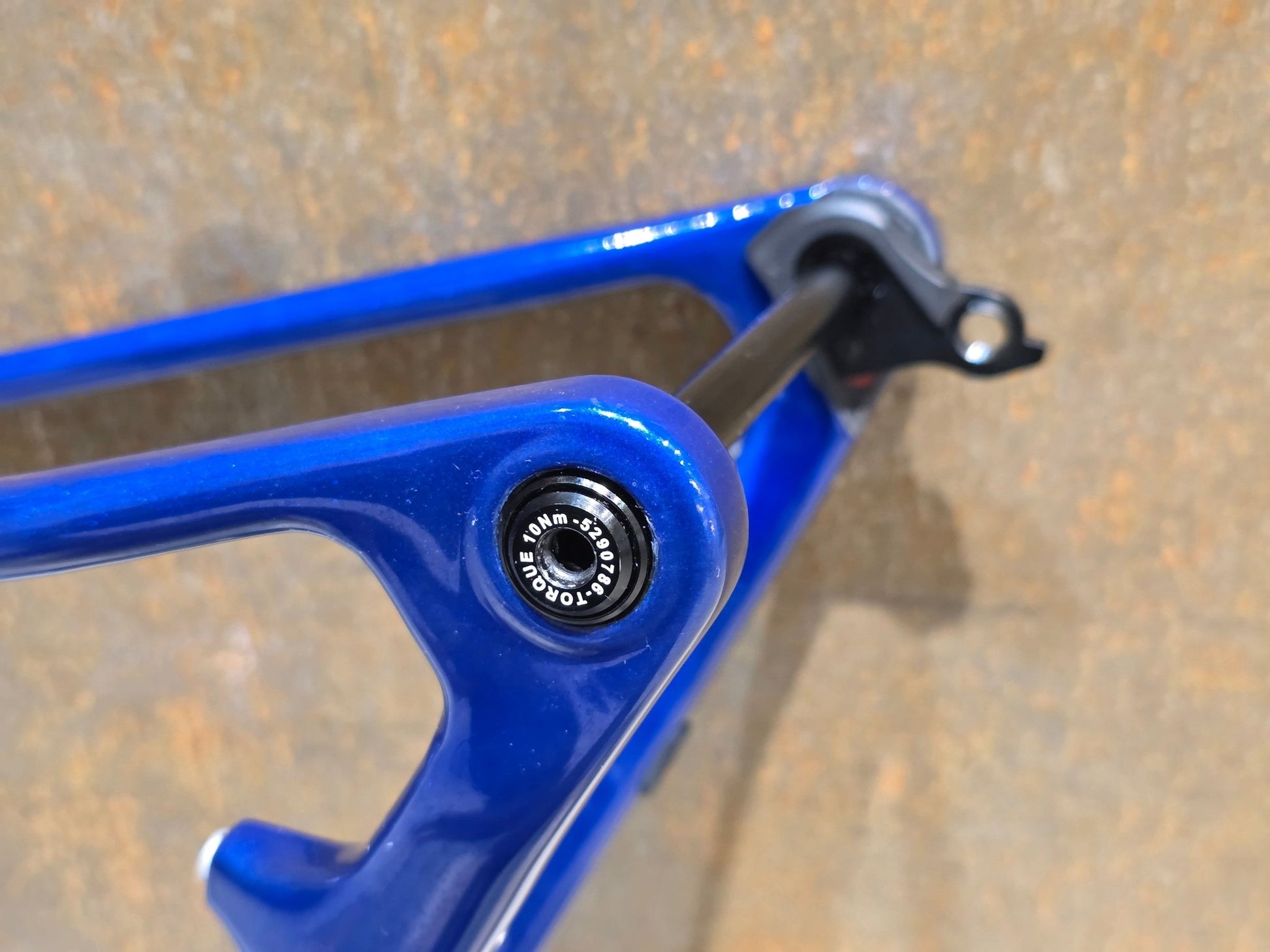 Mountainbikerahmen von Trek, TREK PROCALIBER CARBON FRAMESET GEN 3 / PURPLE FLIP / M in variant_title vor USEDBIKES - OB.DE Hintergrund