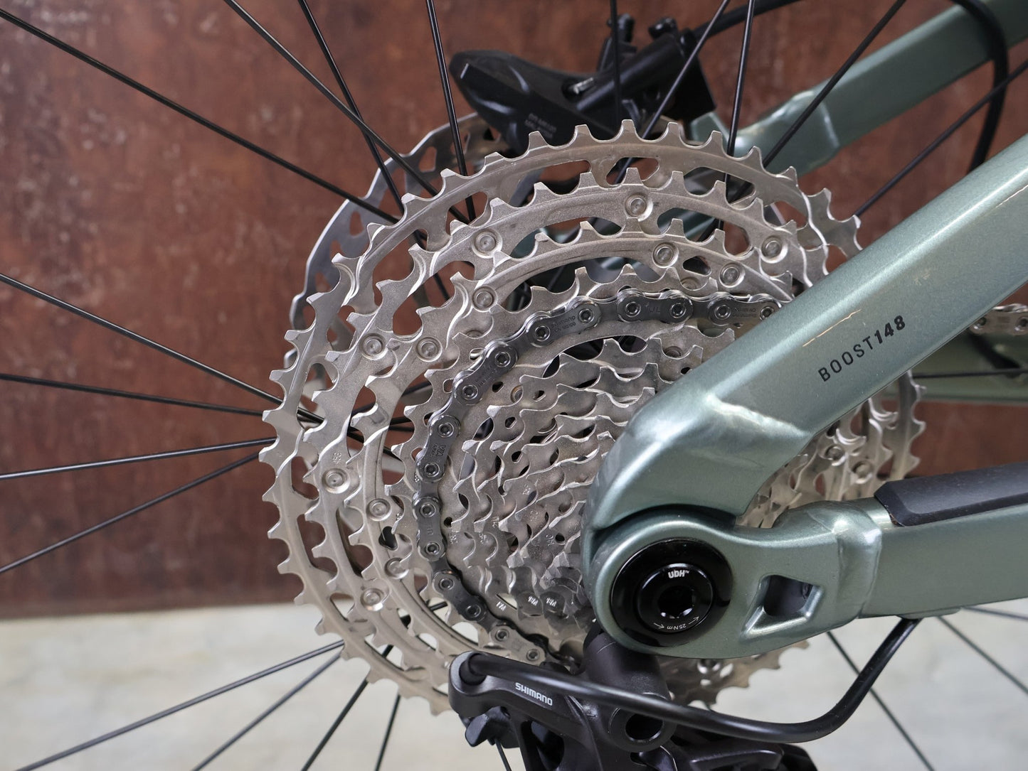 E - Mountainbike von Trek, TREK RAIL 7 DEORE/XT GEN 3 / LICHEN GREEN / L vor USEDBIKES - OB.DE Hintergrund