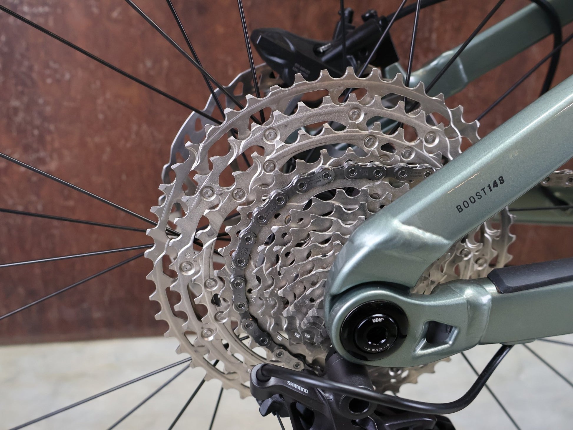 E - Mountainbike von Trek, TREK RAIL 7 DEORE/XT GEN 3 / LICHEN GREEN / L vor USEDBIKES - OB.DE Hintergrund