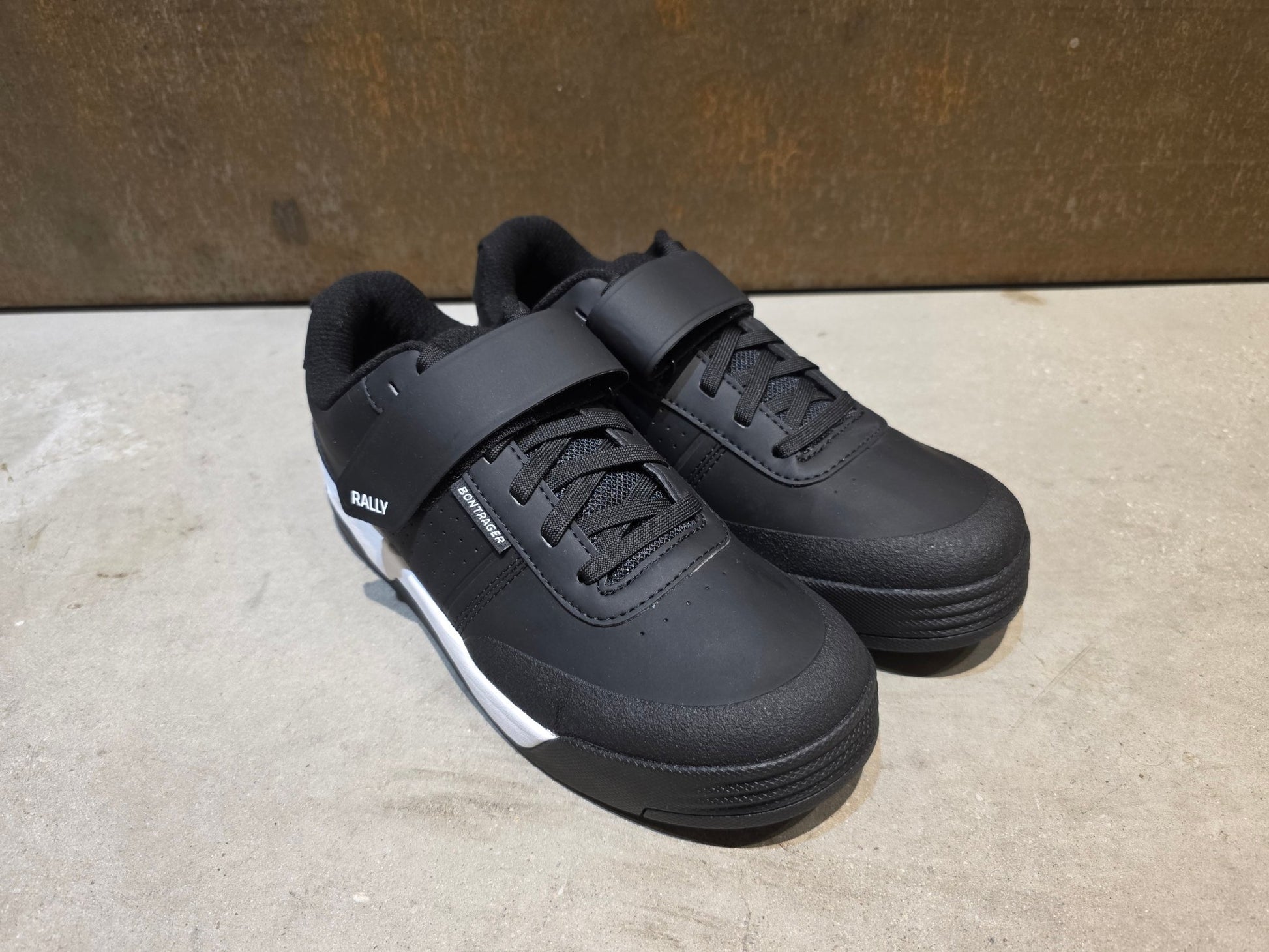 MTB - Herrenschuhe von Trek, TREK RALLY MOUNTAINBIKESCHUH / BLACK vor USEDBIKES - OB.DE Hintergrund