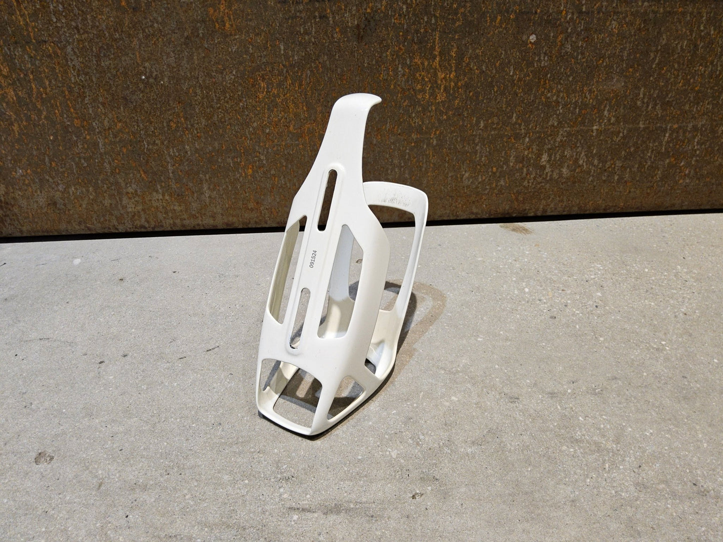Trinkflaschen und Halter von Trek, TREK RSL AERO CARBON FLASCHENHALTER / ERA WHITE/GREY vor USEDBIKES - OB.DE Hintergrund