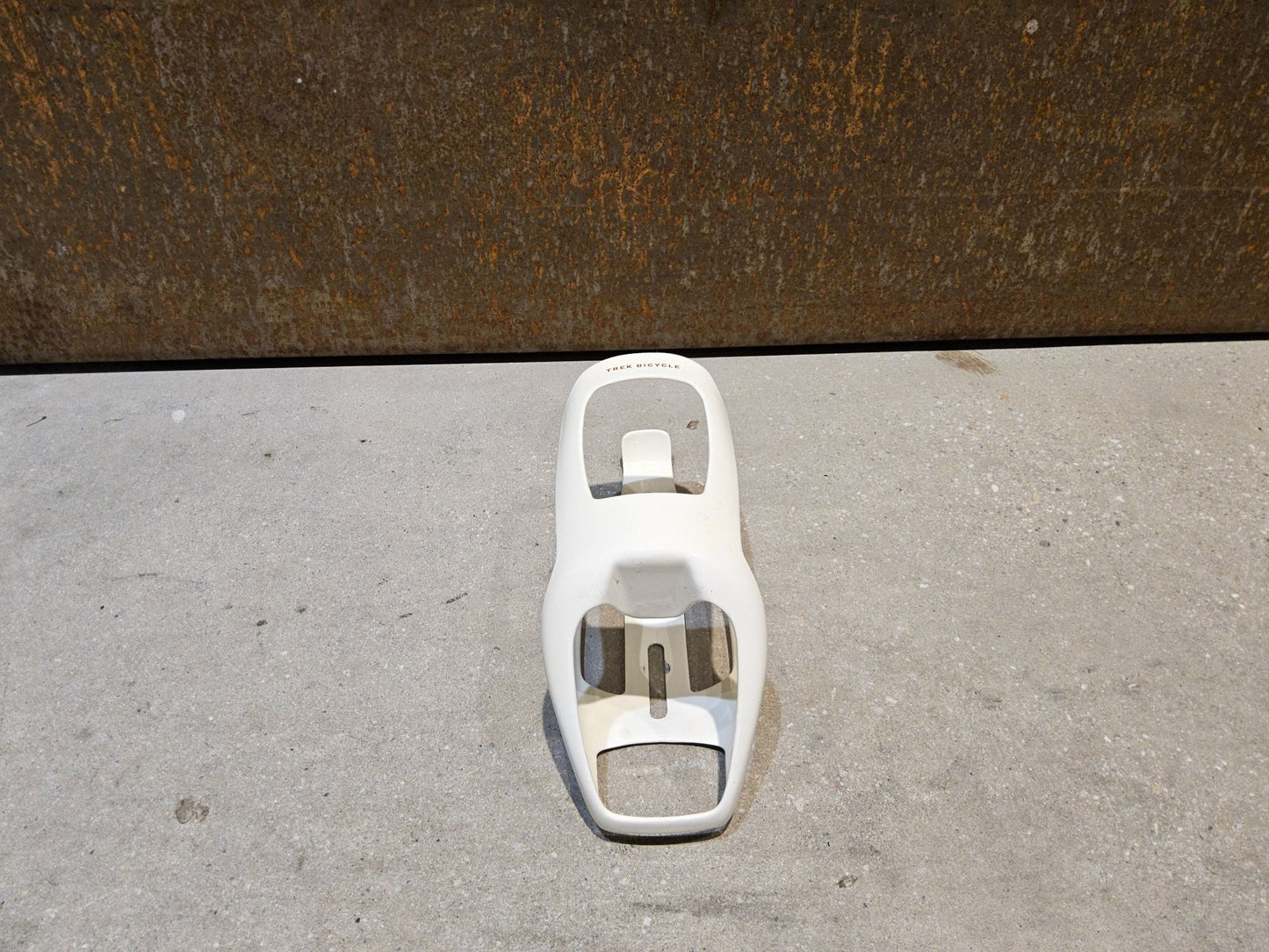Trinkflaschen und Halter von Trek, TREK RSL AERO CARBON FLASCHENHALTER / ERA WHITE/GREY vor USEDBIKES - OB.DE Hintergrund