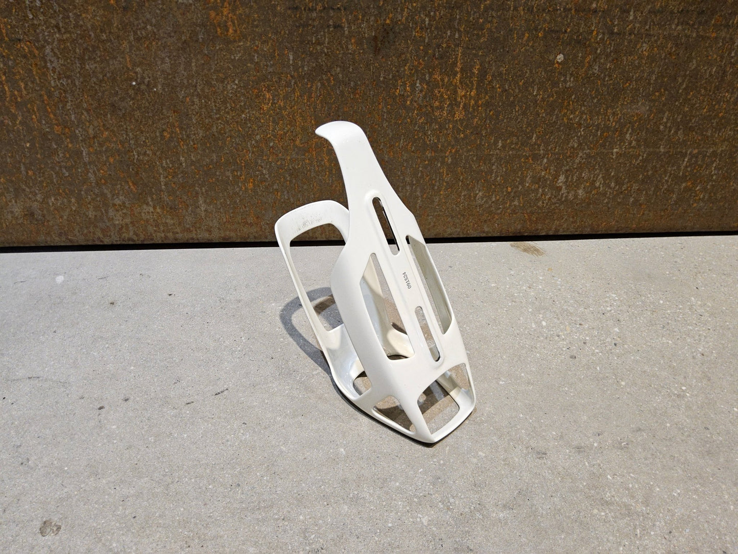 Trinkflaschen und Halter von Trek, TREK RSL AERO CARBON FLASCHENHALTER / ERA WHITE/GREY vor USEDBIKES - OB.DE Hintergrund