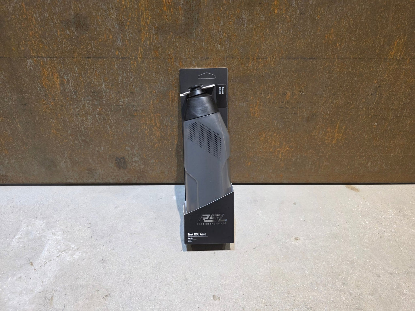 Trinkflaschen und Halter von Trek, TREK RSL AERO TRINKFLASCHE / 5324024 / 591ML / GREY vor USEDBIKES - OB.DE Hintergrund
