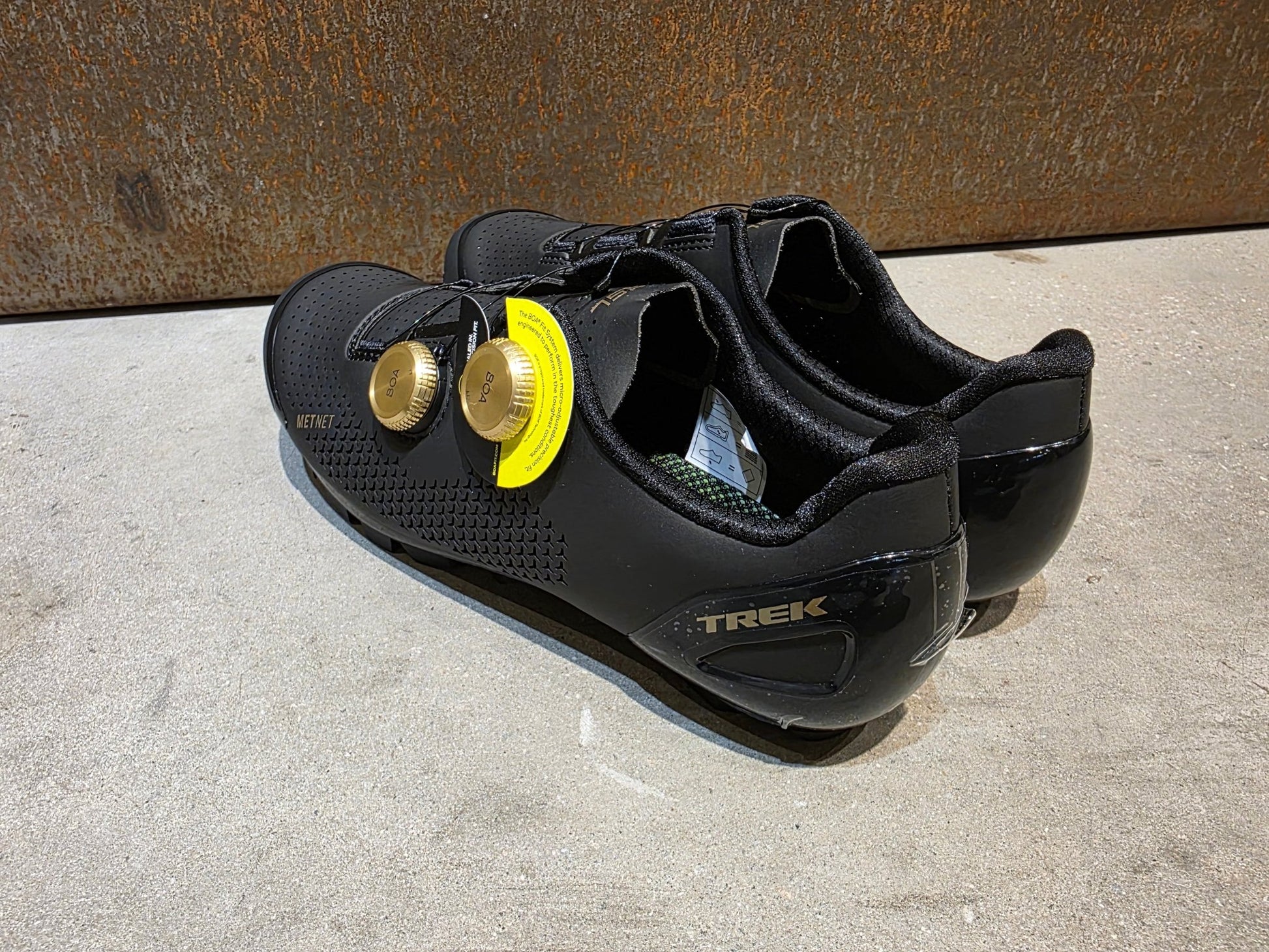 MTB - Herrenschuhe von Trek, TREK RSL MOUNTAIN BIKESCHUH / BLACK GOLD vor USEDBIKES - OB.DE Hintergrund