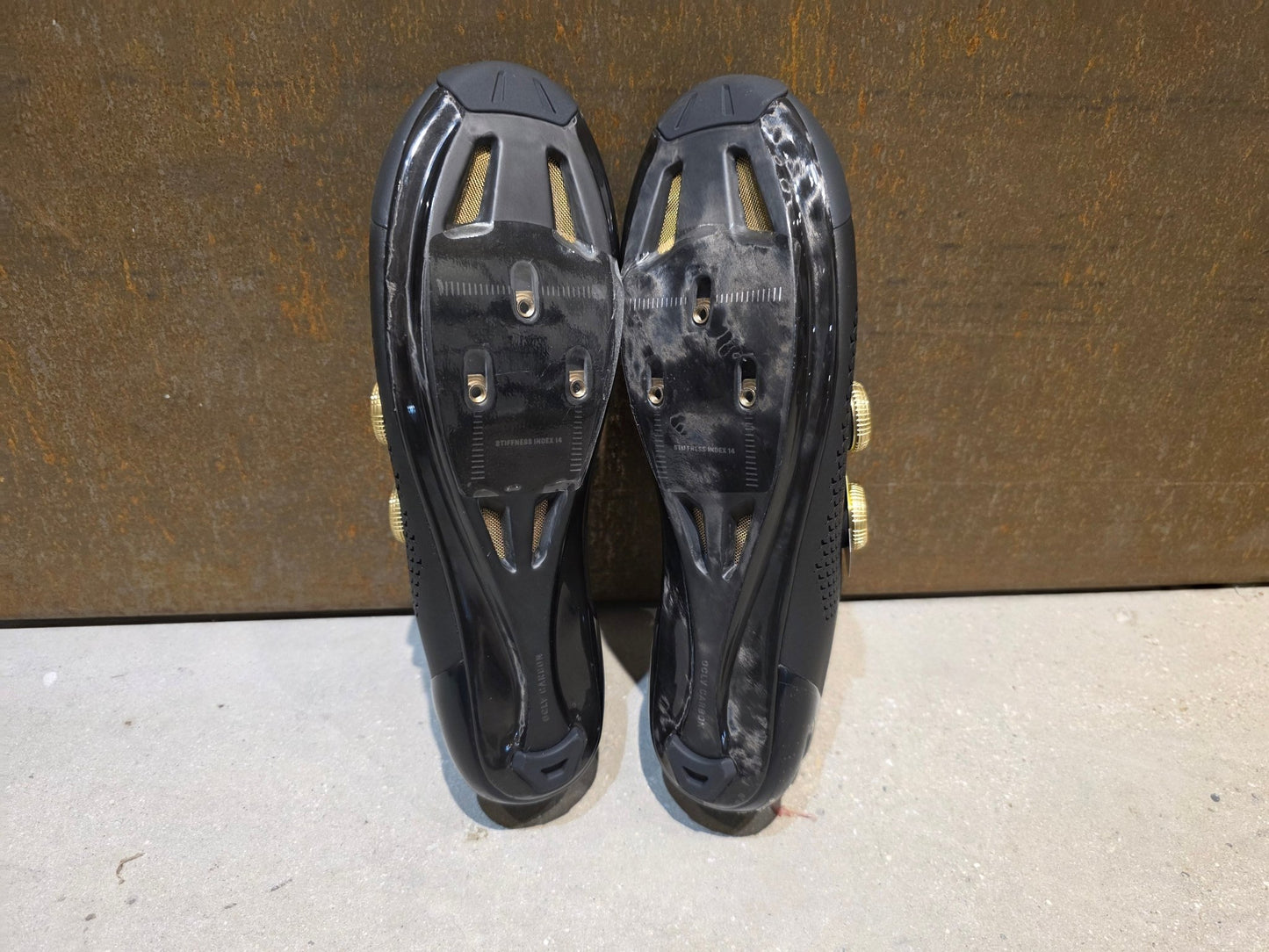 RR - Herrenschuhe von Trek, TREK RSL RENNRADSCHUH / BLACK GOLD vor USEDBIKES - OB.DE Hintergrund