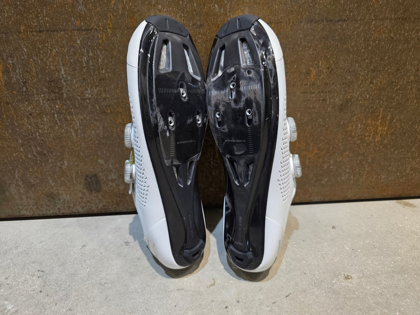RR - Herrenschuhe von Trek, TREK RSL RENNRADSCHUH / WHITE SILVER vor USEDBIKES - OB.DE Hintergrund