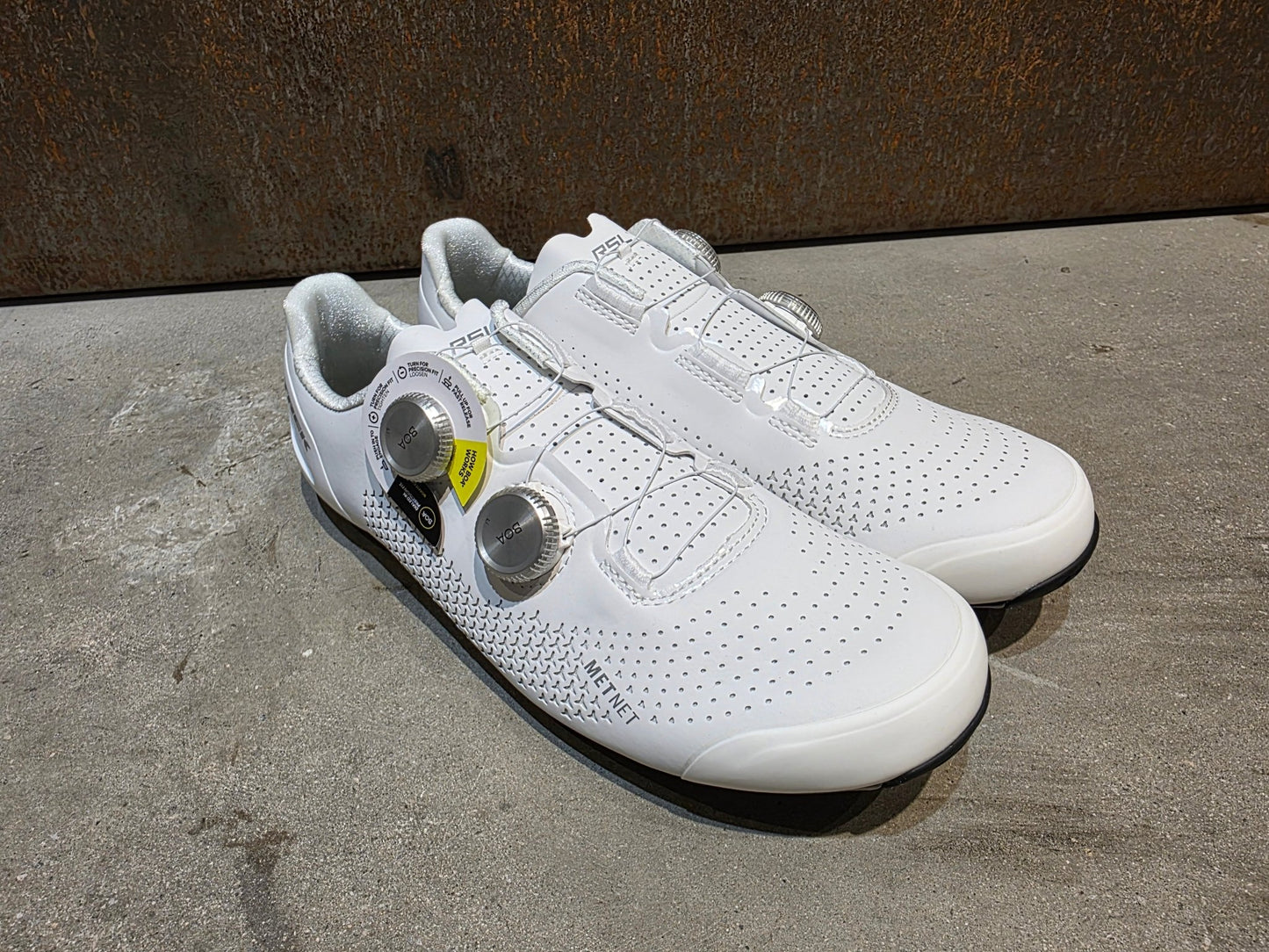 RR - Herrenschuhe von Trek, TREK RSL RENNRADSCHUH / WHITE SILVER vor USEDBIKES - OB.DE Hintergrund