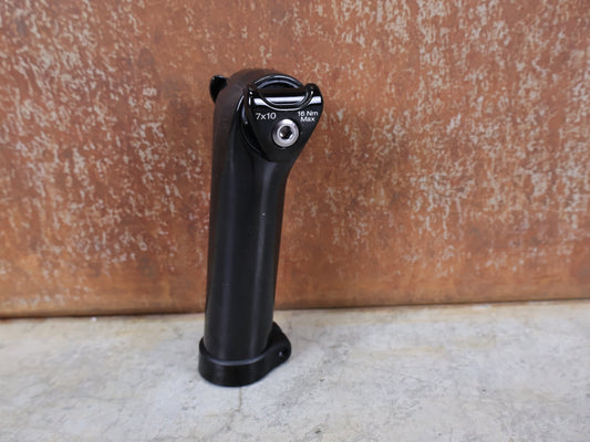 Sattelstütze von Trek, TREK SEAT MAST CARBON SITZTURMAUFSATZ SATTELSTÜTZE 135MM / SB 5MM vor USEDBIKES - OB.DE Hintergrund