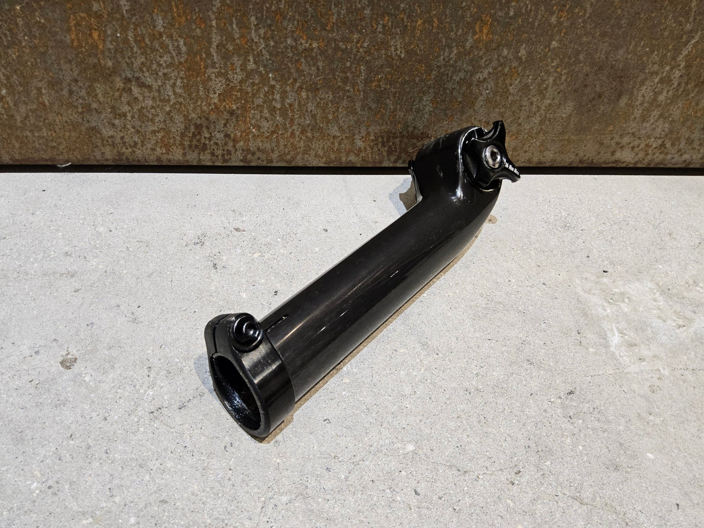 Sattelstütze von Bontrager, TREK SEAT MAST CARBON SITZTURMAUFSATZ SATTELSTÜTZE 175MM / SB 20MM vor USEDBIKES - OB.DE Hintergrund