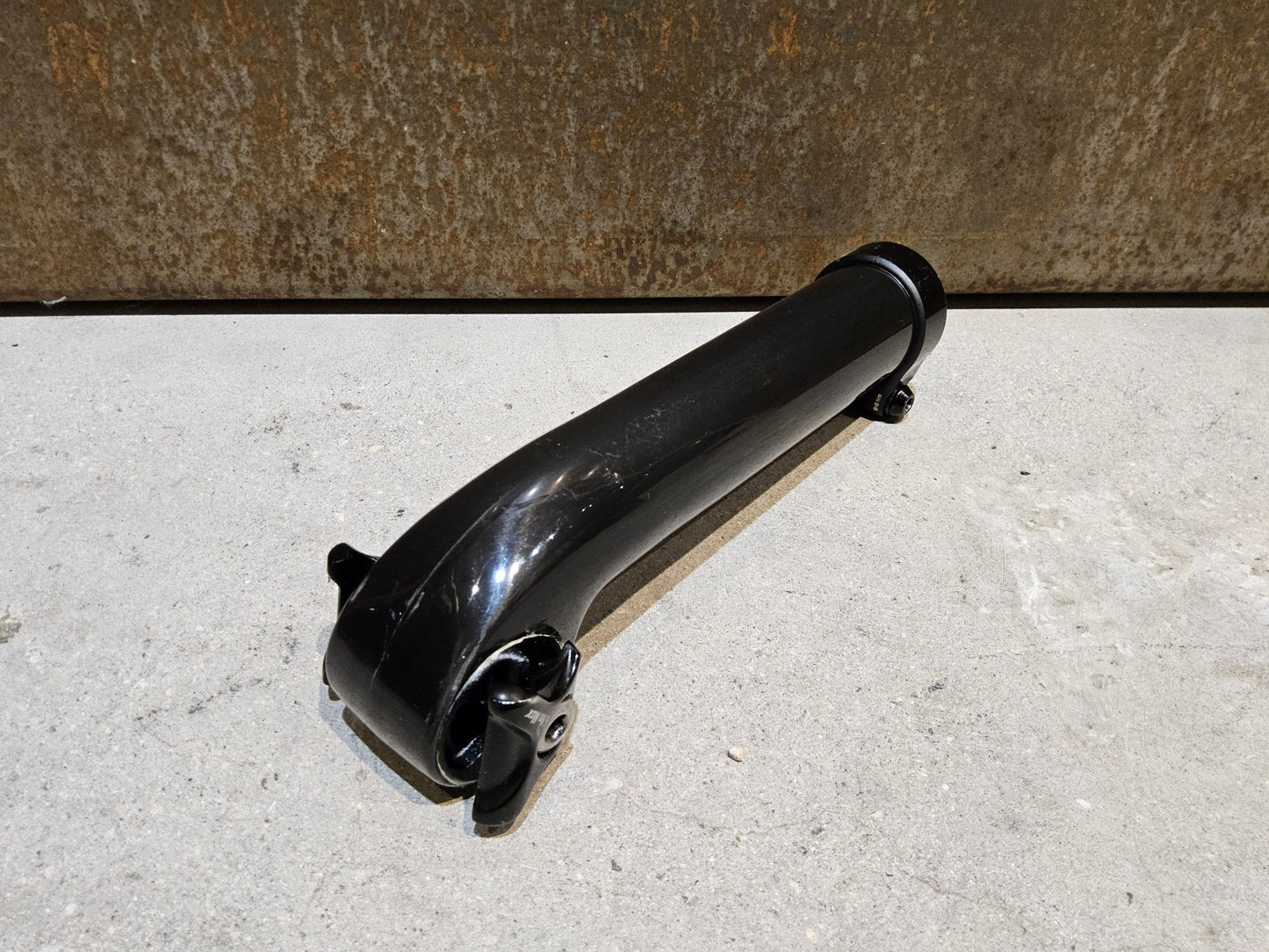 Sattelstütze von Bontrager, TREK SEAT MAST CARBON SITZTURMAUFSATZ SATTELSTÜTZE 175MM / SB 20MM vor USEDBIKES - OB.DE Hintergrund