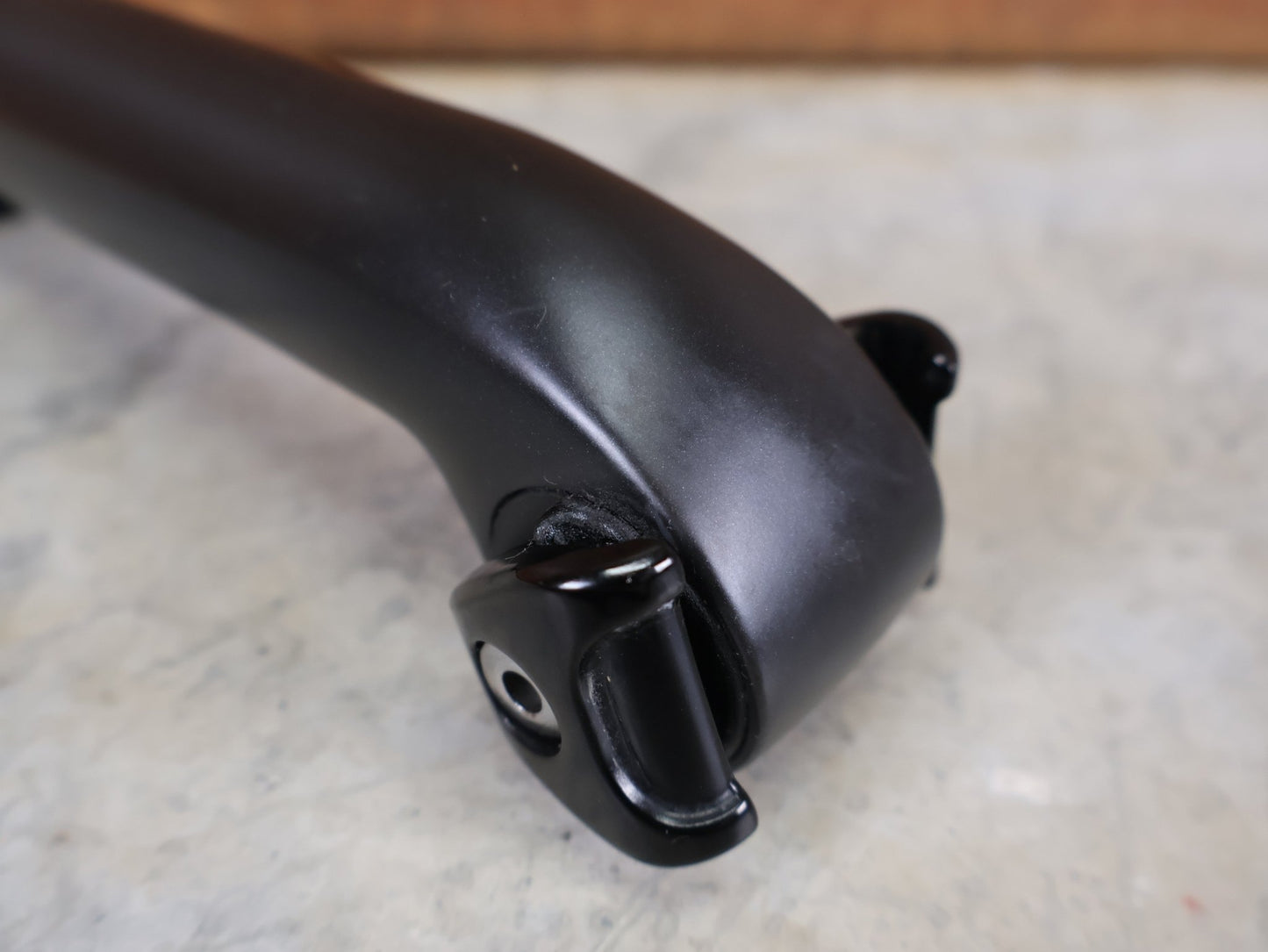 Sattelstütze von Bontrager, TREK SEAT MAST CARBON SITZTURMAUFSATZ SATTELSTÜTZE 175MM / SB 20MM vor USEDBIKES - OB.DE Hintergrund