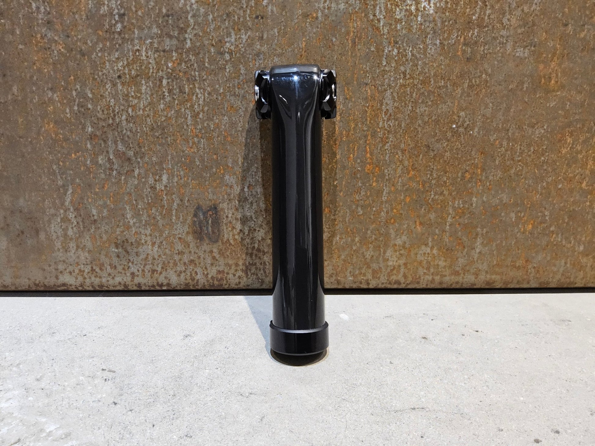 Sattelstütze von Bontrager, TREK SEAT MAST CARBON SITZTURMAUFSATZ SATTELSTÜTZE 175MM / SB 5MM vor USEDBIKES - OB.DE Hintergrund