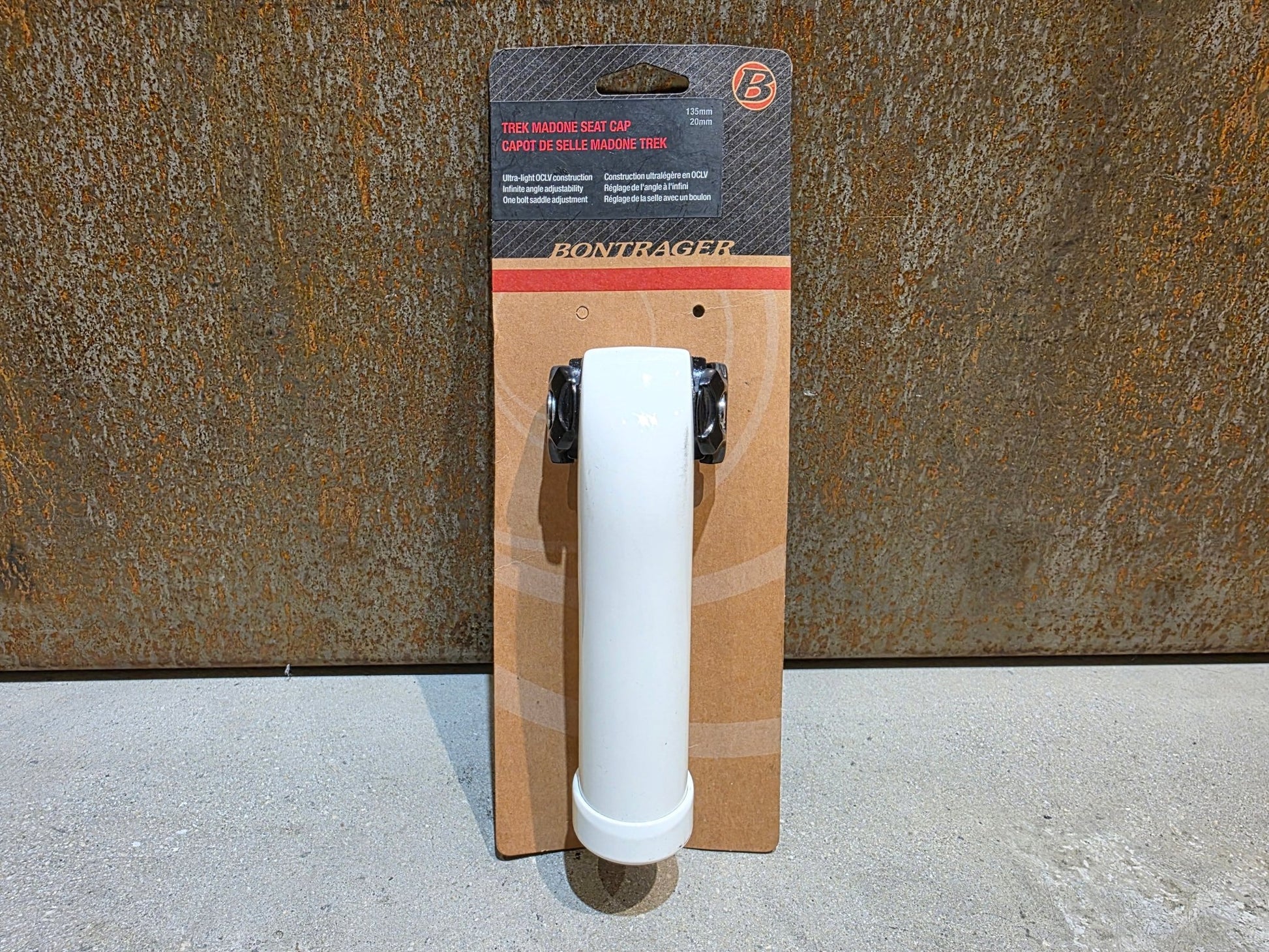 Sattelstütze von Bontrager, TREK SEAT MAST CARBON SITZTURMAUFSATZ SATTELSTÜTZE WEIß 135MM / SB 25MM in variant_title vor USEDBIKES - OB.DE Hintergrund