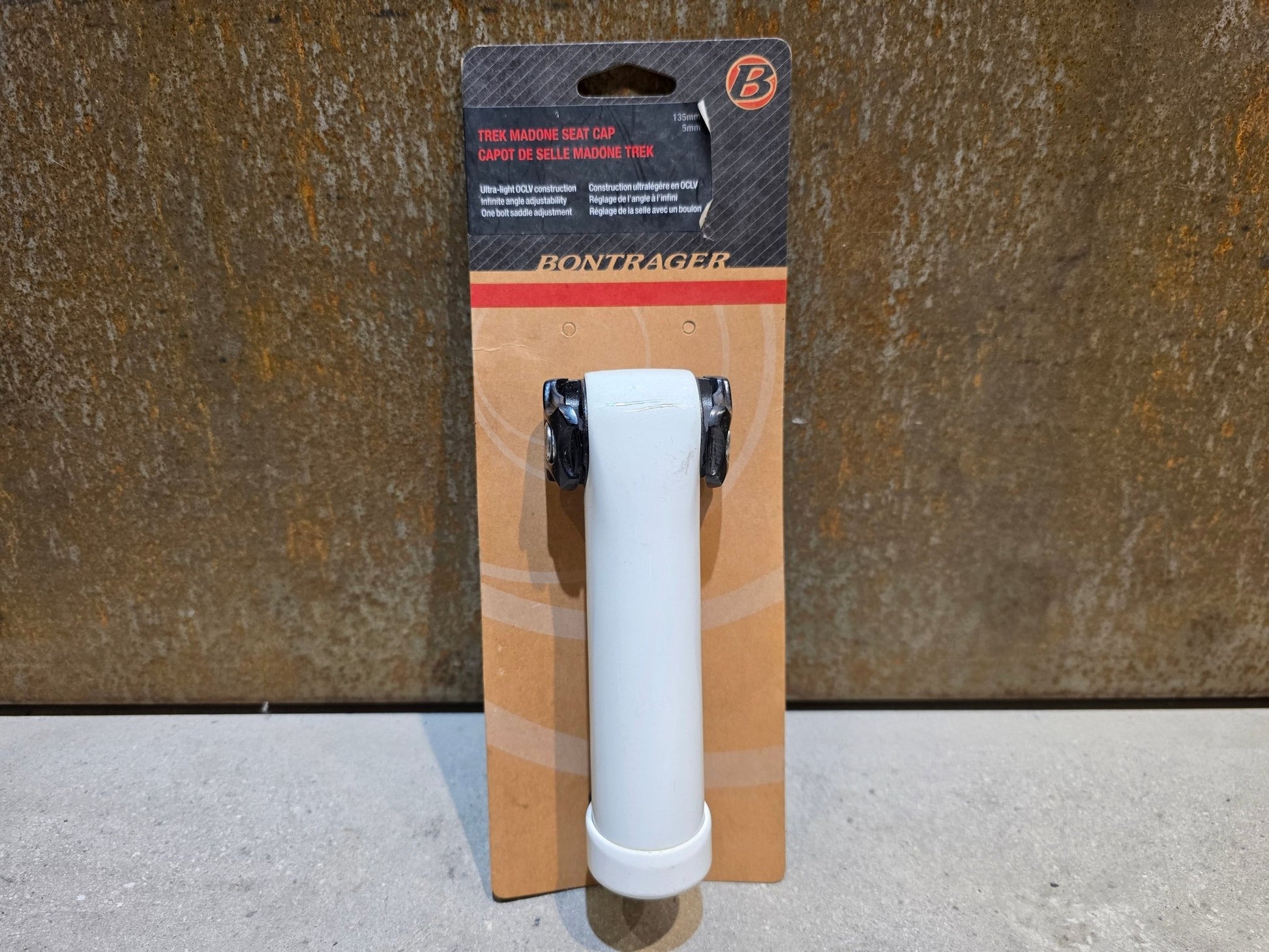 Sattelstütze von Bontrager, TREK SEAT MAST CARBON SITZTURMAUFSATZ SATTELSTÜTZE WEIß 135MM / SB 5MM in variant_title vor USEDBIKES - OB.DE Hintergrund