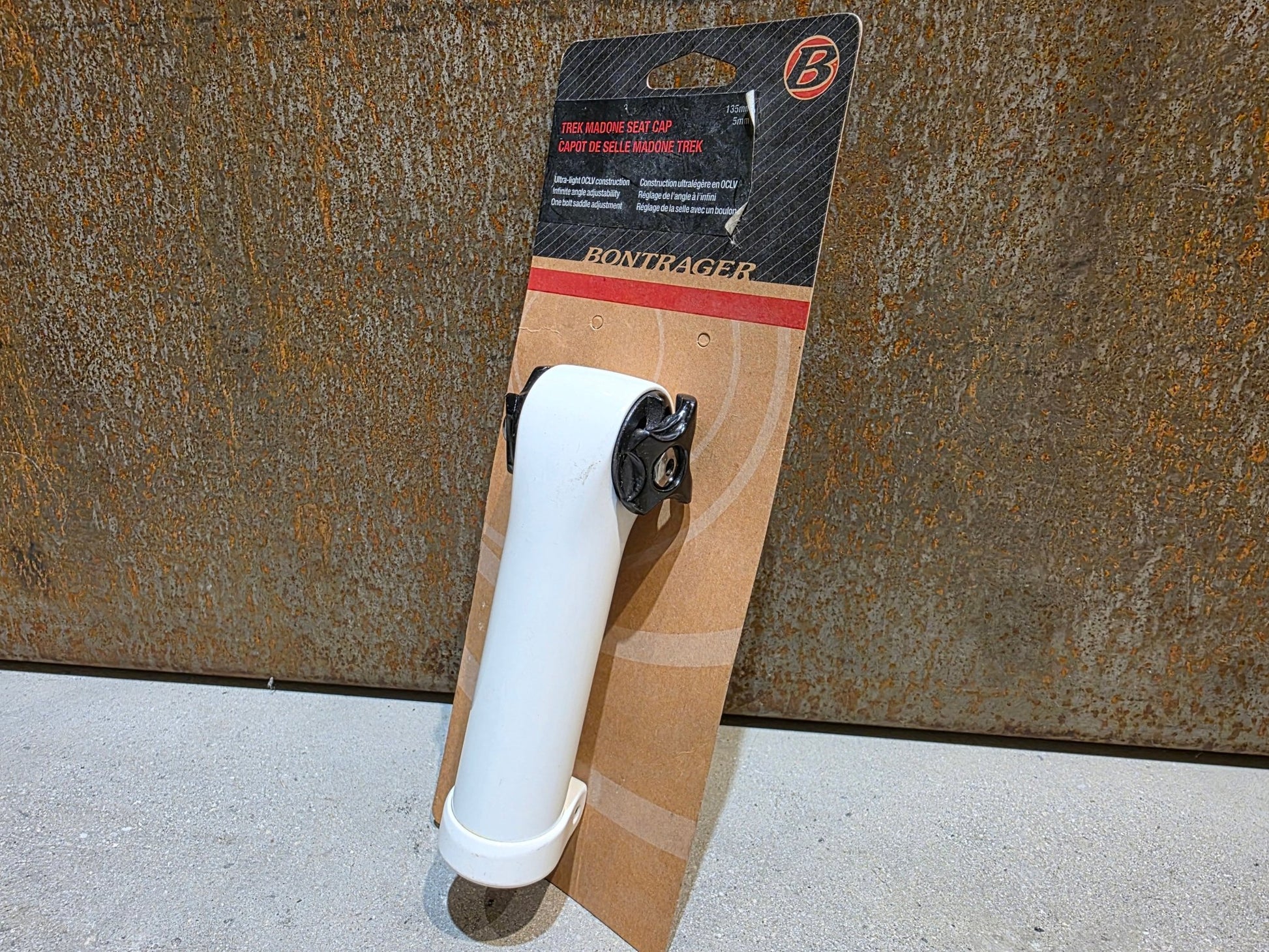 Sattelstütze von Bontrager, TREK SEAT MAST CARBON SITZTURMAUFSATZ SATTELSTÜTZE WEIß 135MM / SB 5MM in variant_title vor USEDBIKES - OB.DE Hintergrund