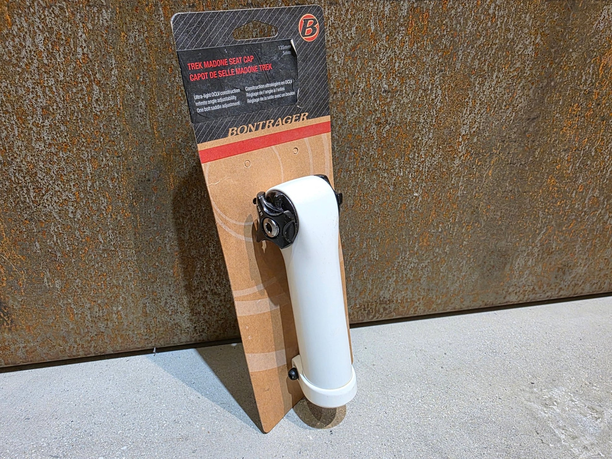 Sattelstütze von Bontrager, TREK SEAT MAST CARBON SITZTURMAUFSATZ SATTELSTÜTZE WEIß 135MM / SB 5MM in variant_title vor USEDBIKES - OB.DE Hintergrund