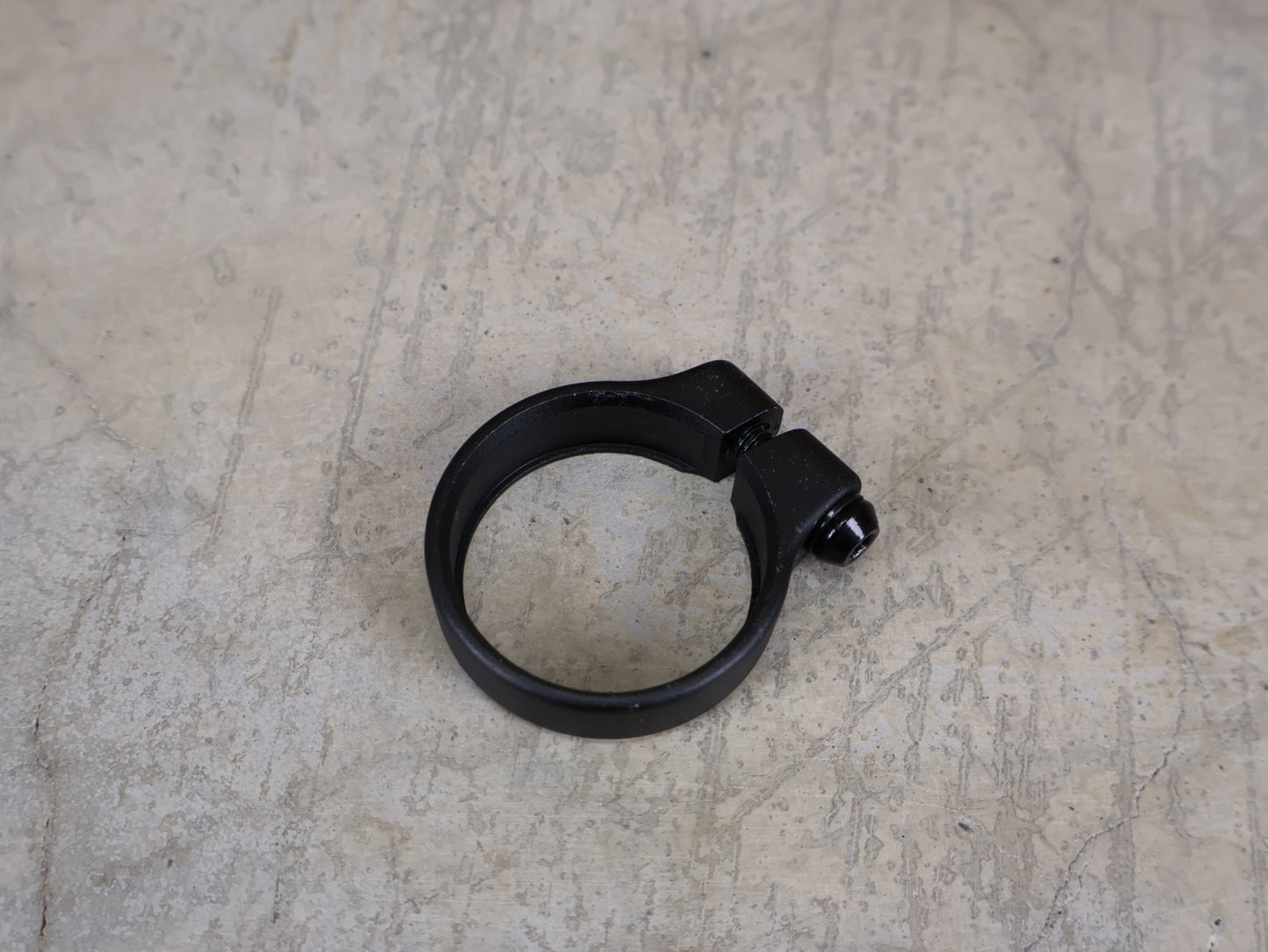 Zubehör von Trek, TREK SLASH 29 SATTELSTÜTZKLEMME / 39,7 MM – MODELL 2021 – ORIGINAL ERSATZTEIL – 600926 vor USEDBIKES - OB.DE Hintergrund