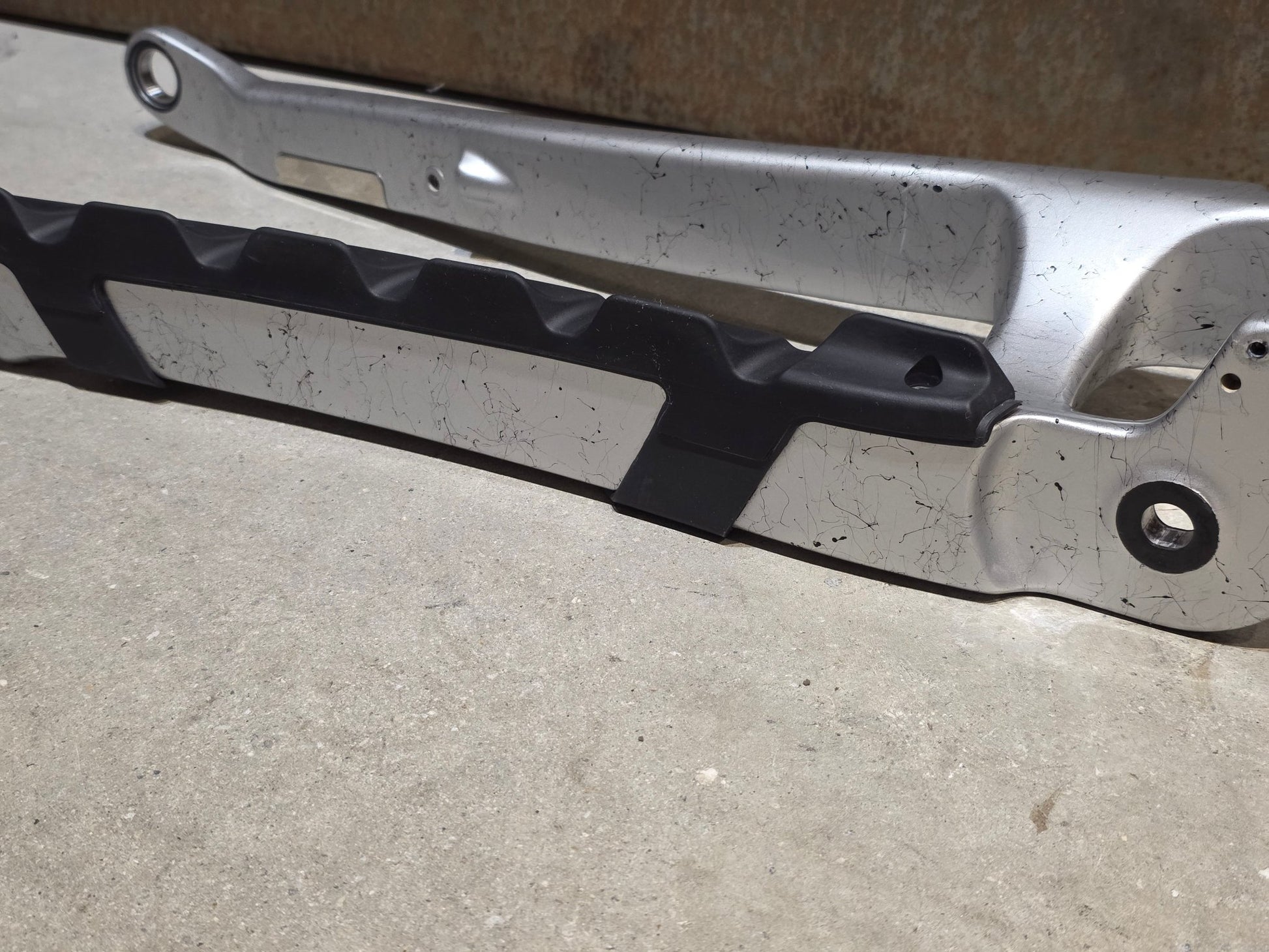 Zubehör von Trek, TREK SLASH GEN 6 CARBON KETTENSTREBE 29 HINTERBAU / 5319742 vor USEDBIKES - OB.DE Hintergrund