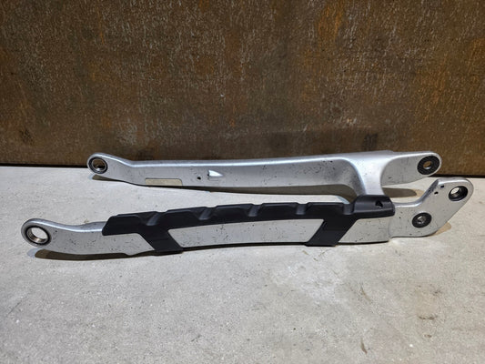 Zubehör von Trek, TREK SLASH GEN 6 CARBON KETTENSTREBE 29 HINTERBAU / 5319742 vor USEDBIKES - OB.DE Hintergrund