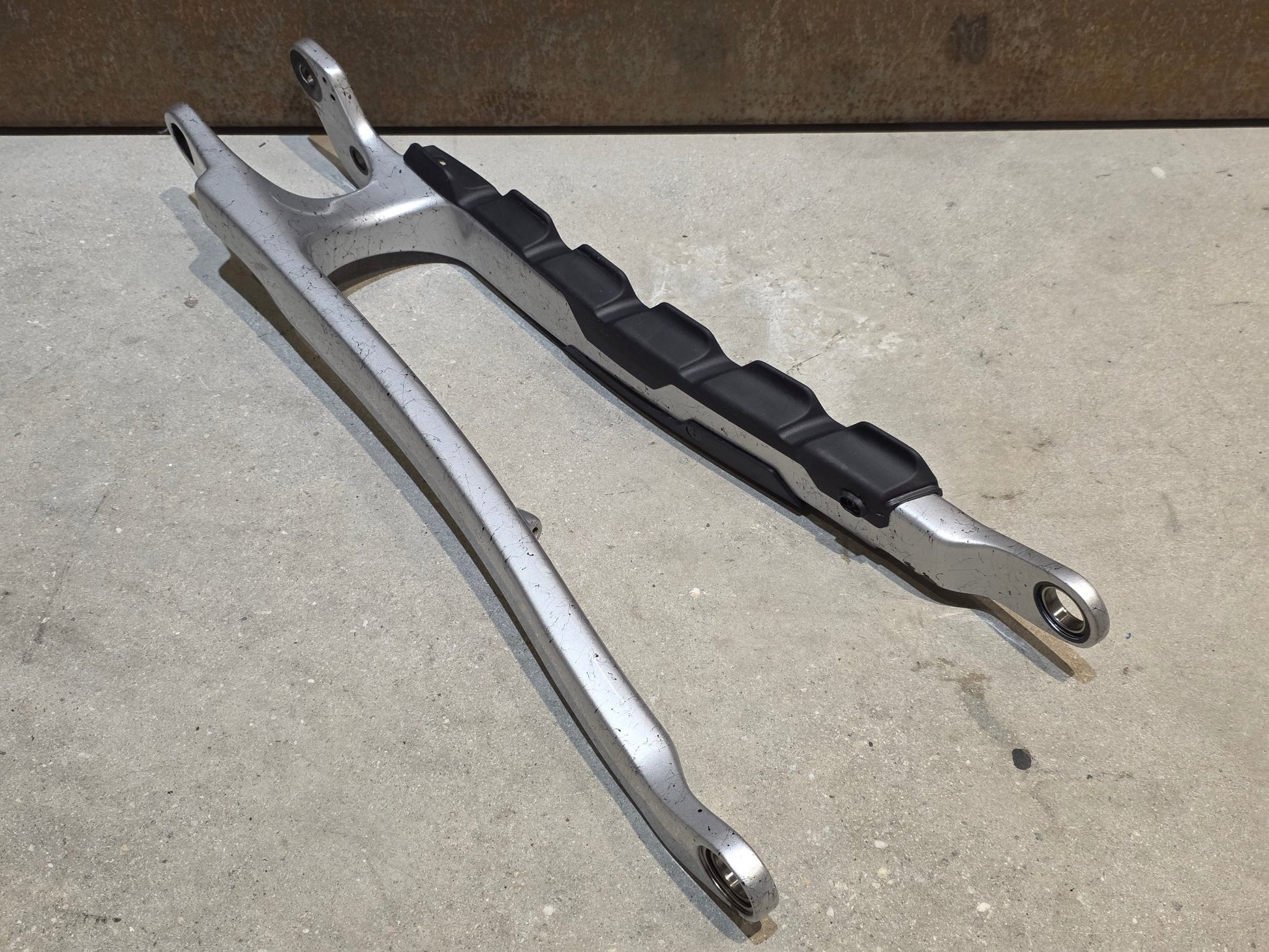 Zubehör von Trek, TREK SLASH GEN 6 CARBON KETTENSTREBE 29 HINTERBAU / 5319742 vor USEDBIKES - OB.DE Hintergrund