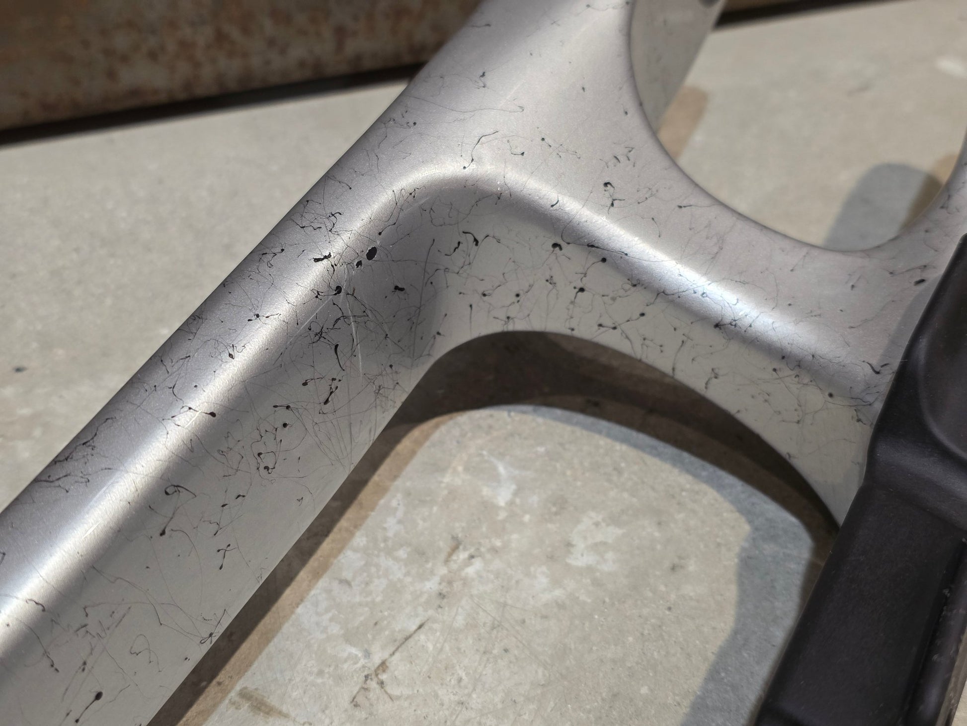 Zubehör von Trek, TREK SLASH GEN 6 CARBON KETTENSTREBE 29 HINTERBAU / 5319742 vor USEDBIKES - OB.DE Hintergrund