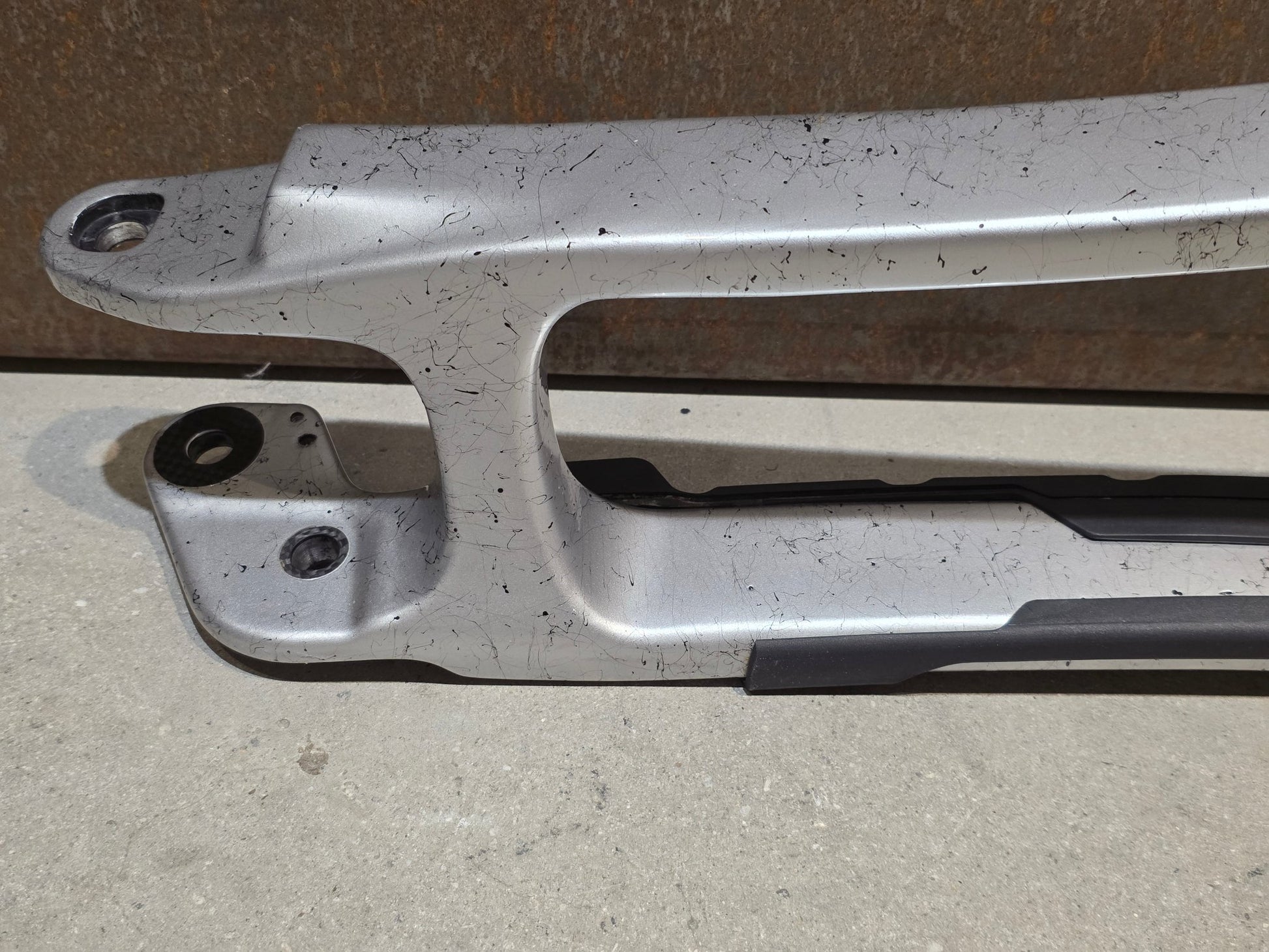 Zubehör von Trek, TREK SLASH GEN 6 CARBON KETTENSTREBE 29 HINTERBAU / 5319742 vor USEDBIKES - OB.DE Hintergrund