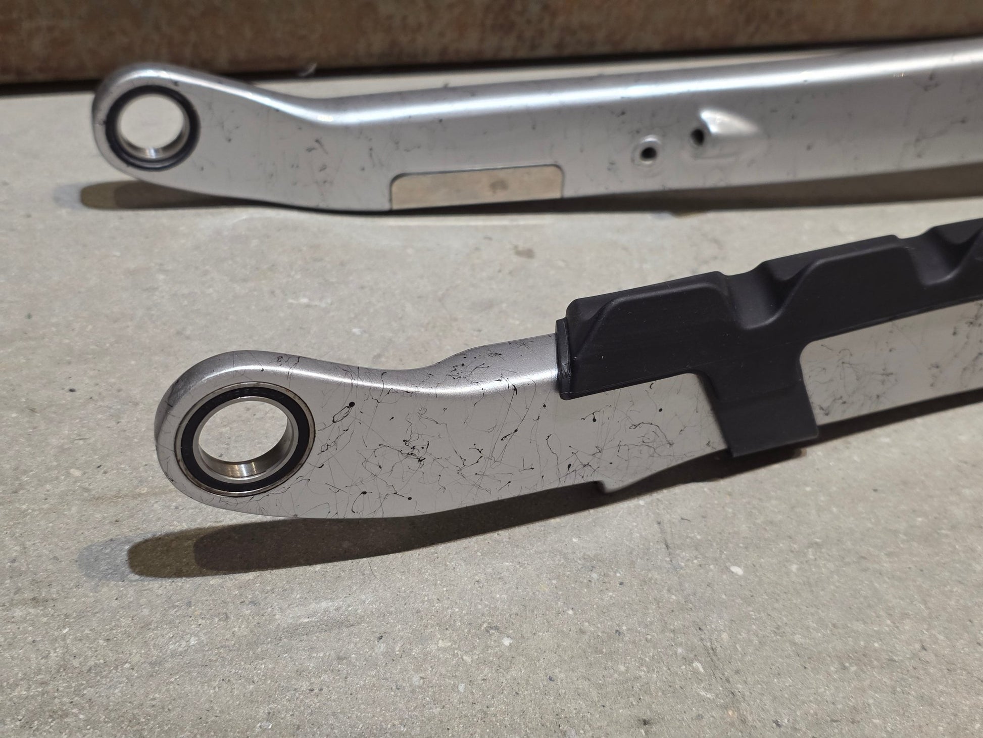 Zubehör von Trek, TREK SLASH GEN 6 CARBON KETTENSTREBE 29 HINTERBAU / 5319742 vor USEDBIKES - OB.DE Hintergrund