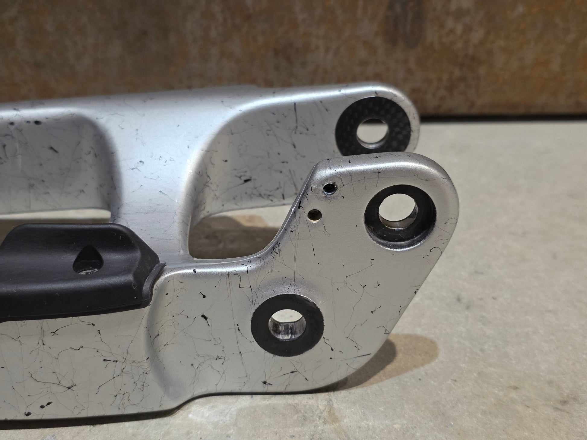 Zubehör von Trek, TREK SLASH GEN 6 CARBON KETTENSTREBE 29 HINTERBAU / 5319742 vor USEDBIKES - OB.DE Hintergrund