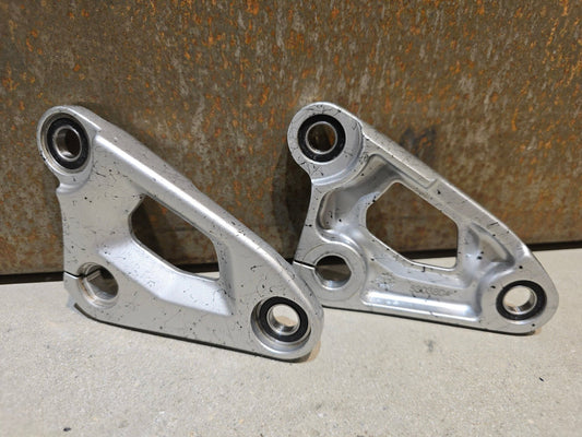 Zubehör von Trek, TREK SLASH GEN 6 CARBON ROCKER LINK 29 HINTERBAU / 5319758 in variant_title vor USEDBIKES - OB.DE Hintergrund