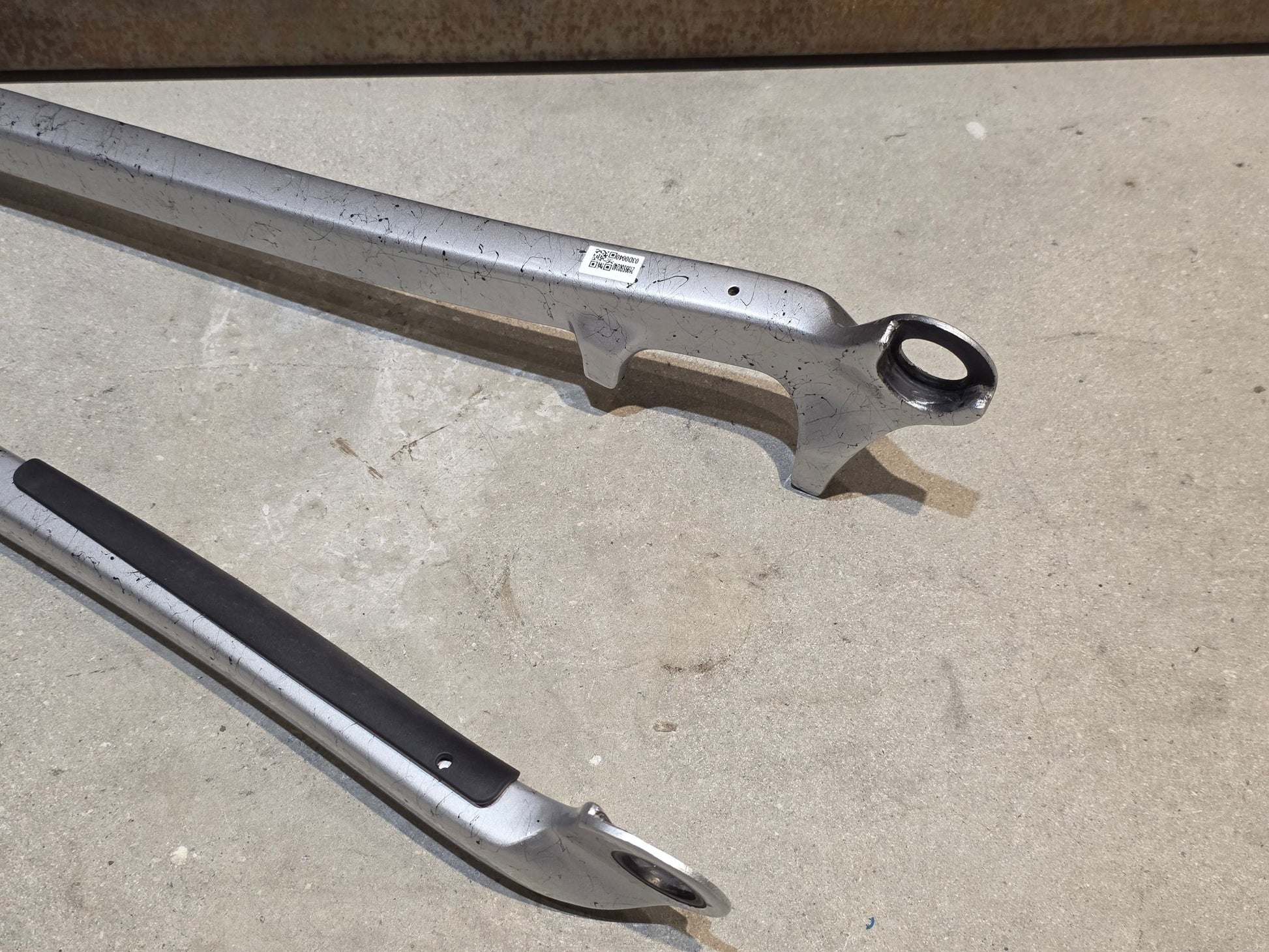 Zubehör von Trek, TREK SLASH GEN 6 CARBON SITZSTREBE 29 HINTERBAU / 5319749 vor USEDBIKES - OB.DE Hintergrund