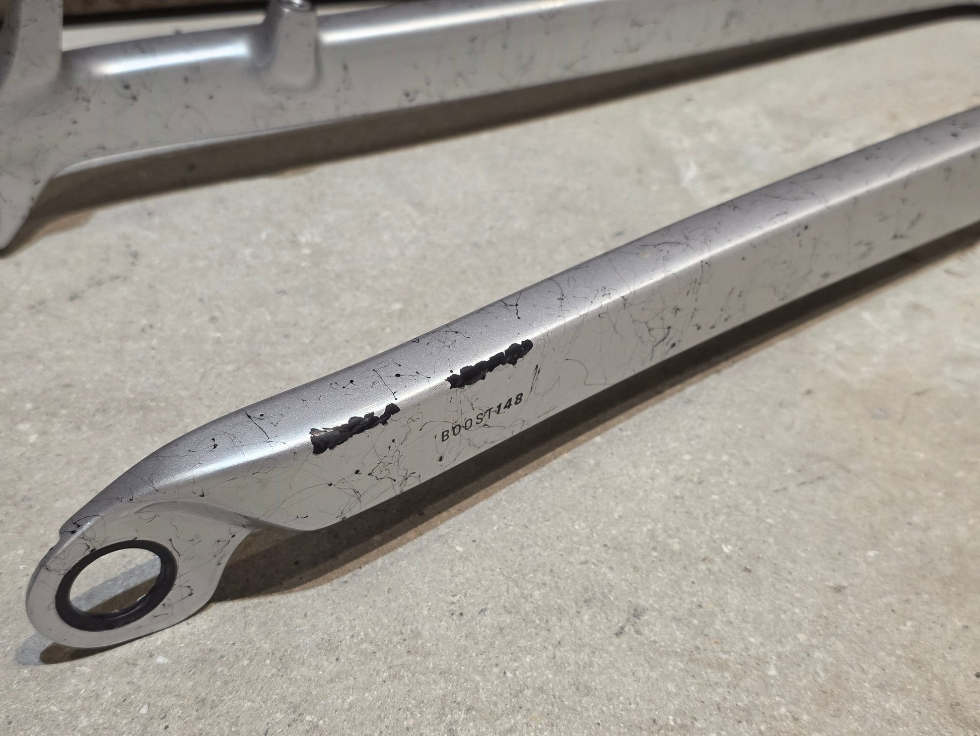 Zubehör von Trek, TREK SLASH GEN 6 CARBON SITZSTREBE 29 HINTERBAU / 5319749 vor USEDBIKES - OB.DE Hintergrund