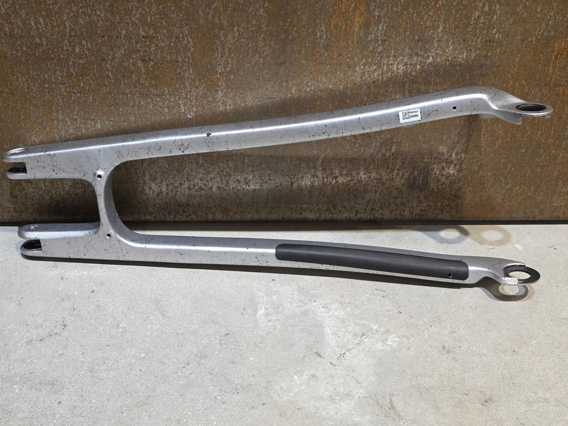 Zubehör von Trek, TREK SLASH GEN 6 CARBON SITZSTREBE 29 HINTERBAU / 5319749 vor USEDBIKES - OB.DE Hintergrund