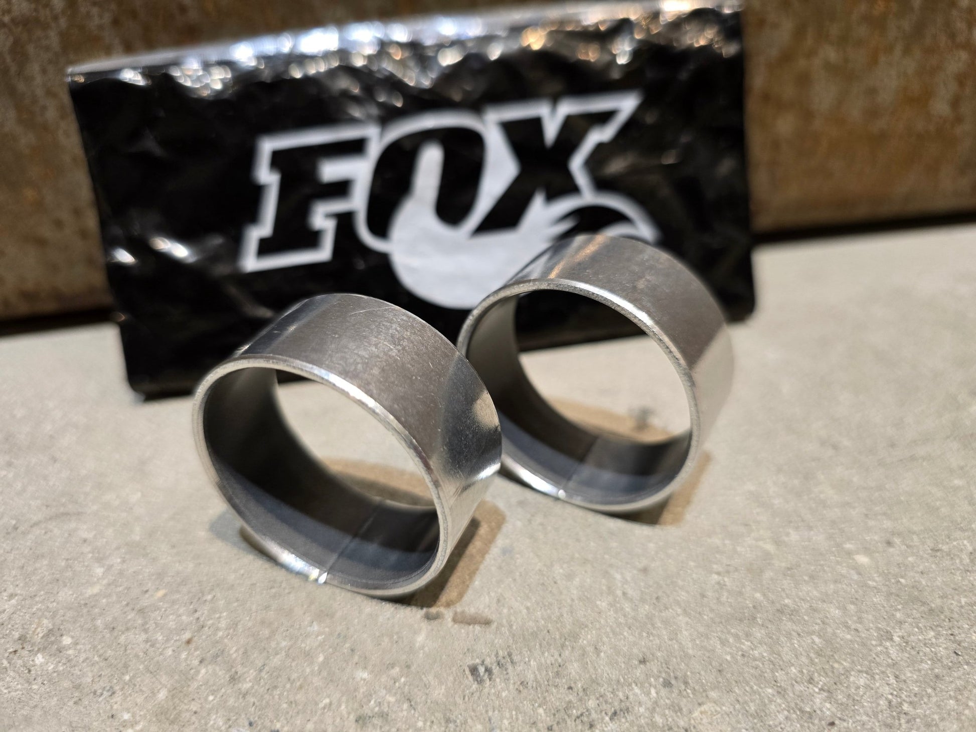 Zubehör von Trek, TREK SUPERCALIBER 29 WARTUNGSBUCHSE FÜR DÄMPFER in variant_title vor USEDBIKES - OB.DE Hintergrund