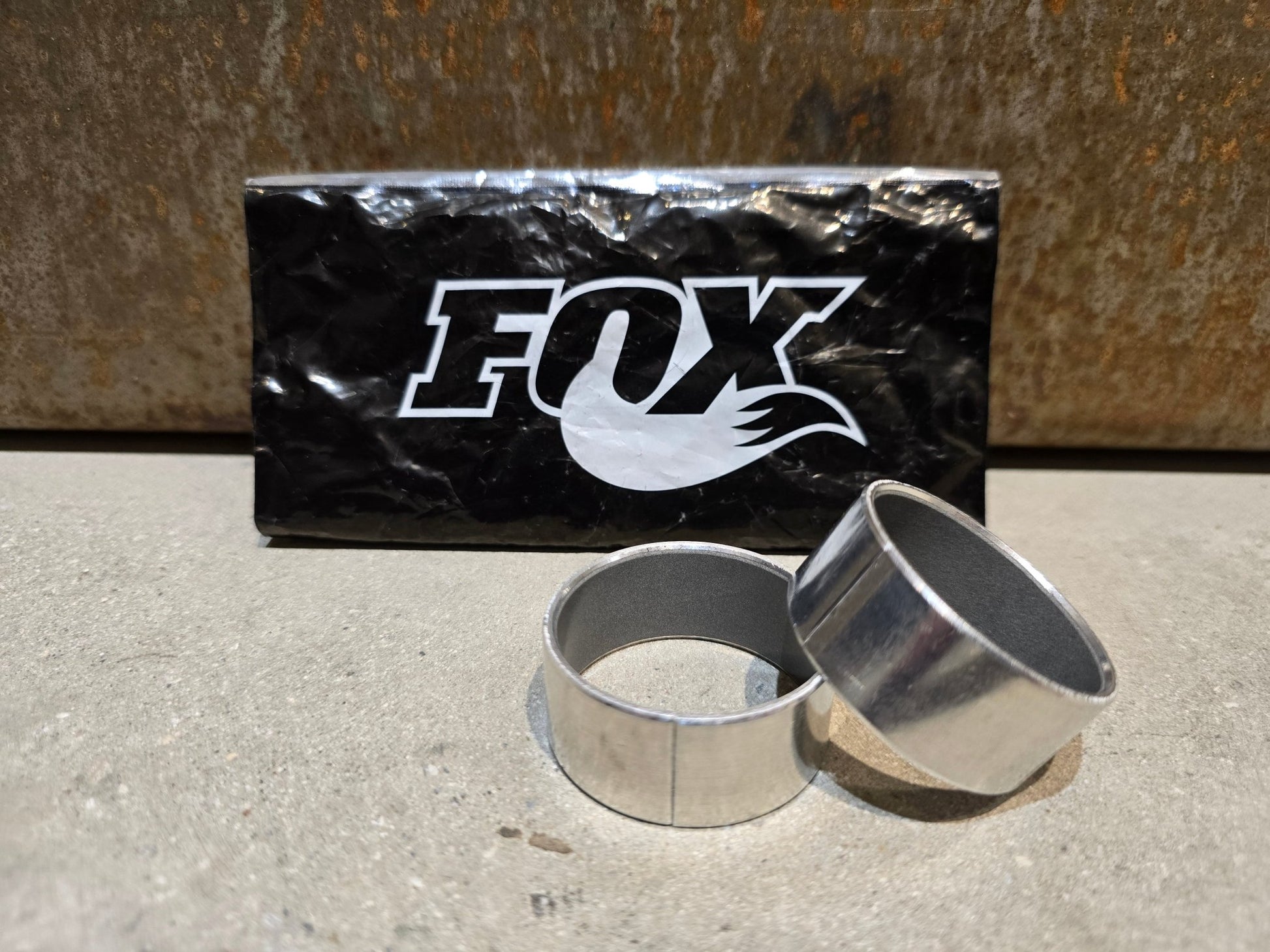 Zubehör von Trek, TREK SUPERCALIBER 29 WARTUNGSBUCHSE FÜR DÄMPFER in variant_title vor USEDBIKES - OB.DE Hintergrund