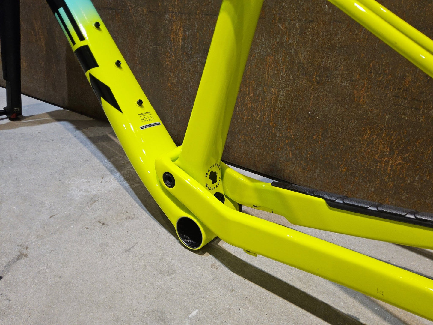 Mountainbikerahmen von Trek, TREK SUPERCALIBER GEN 1 FRAMESET INKL FEDERGABEL FOX PERFORMANCE / L vor USEDBIKES - OB.DE Hintergrund