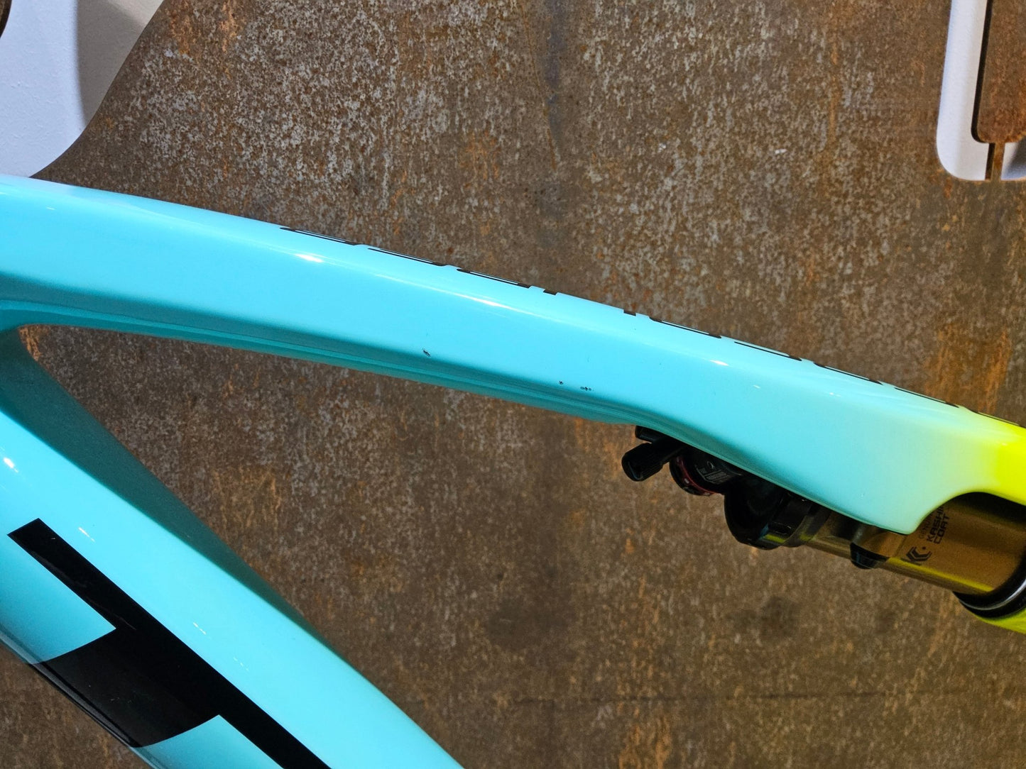 Mountainbikerahmen von Trek, TREK SUPERCALIBER GEN 1 FRAMESET INKL FEDERGABEL FOX PERFORMANCE / L vor USEDBIKES - OB.DE Hintergrund