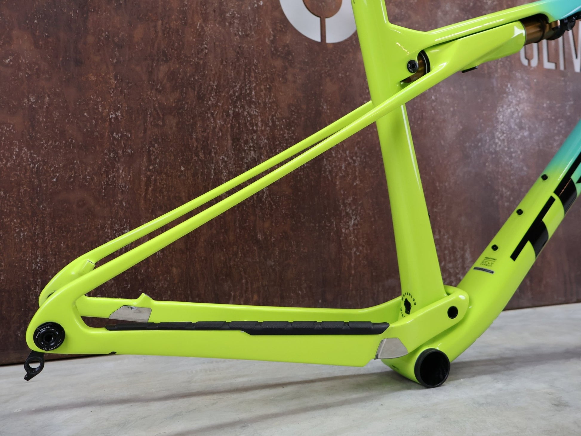 Mountainbikerahmen von Trek, TREK SUPERCALIBER GEN 1 FRAMESET INKL FEDERGABEL FOX PERFORMANCE / L vor USEDBIKES - OB.DE Hintergrund