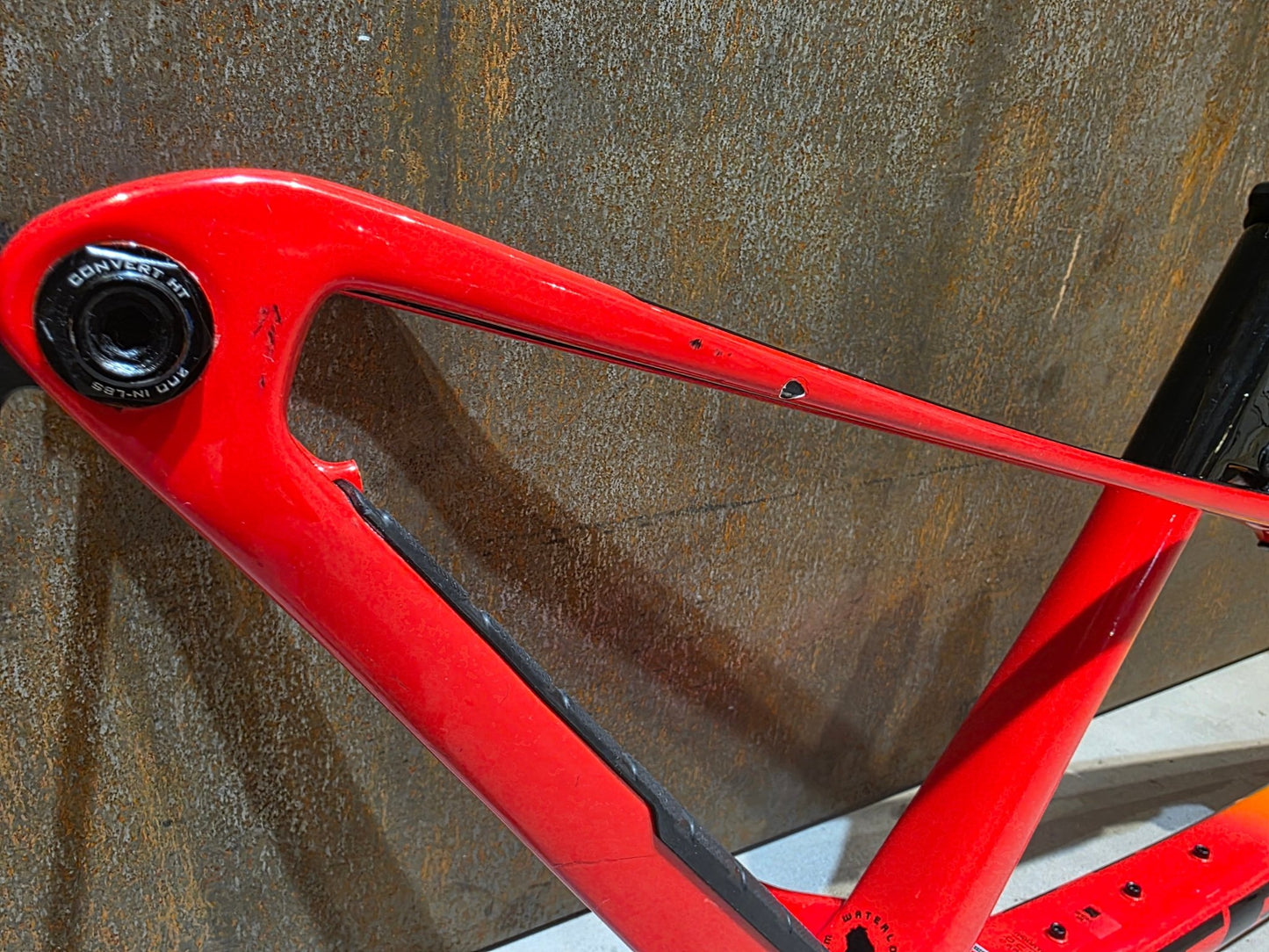Mountainbikerahmen von Trek, TREK SUPERCALIBER GEN 1 FRAMESET / L vor USEDBIKES - OB.DE Hintergrund