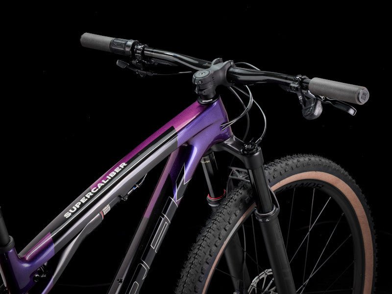 Mountainbike von Trek, TREK SUPERCALIBER SL 9.7 GX AXS T - TYPE GEN 2 / L vor USEDBIKES - OB.DE Hintergrund